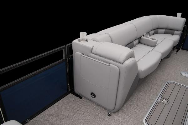 Slide: The Image of Regency 250 LE3 Sport 2024 - 28