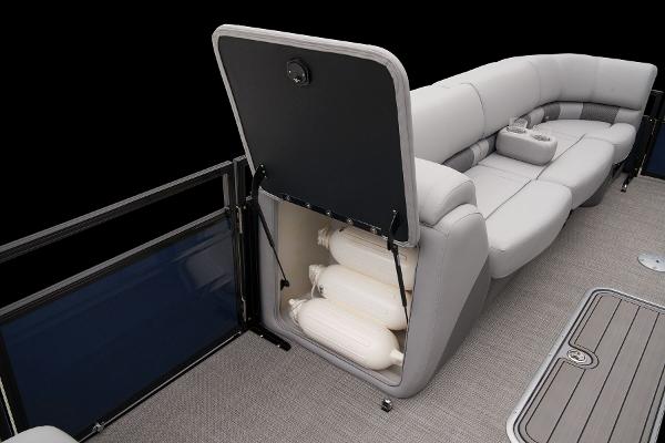 Slide: The Image of Regency 250 LE3 Sport 2024 - 29