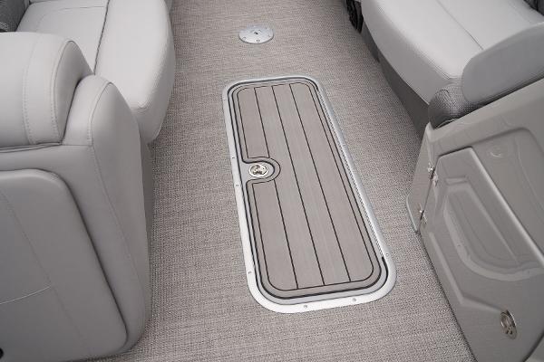 Slide: The Image of Regency 250 LE3 Sport 2024 - 39
