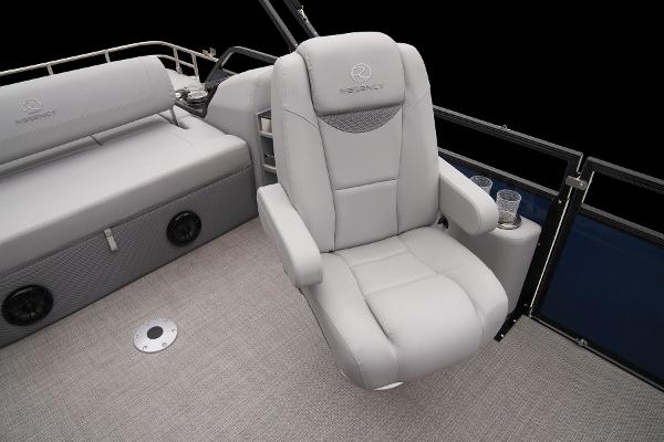 Slide: The Image of Regency 250 LE3 Sport 2024 - 55