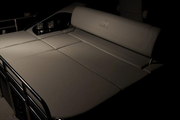 Slide: The Image of Regency 250 LE3 Sport 2024 - 64