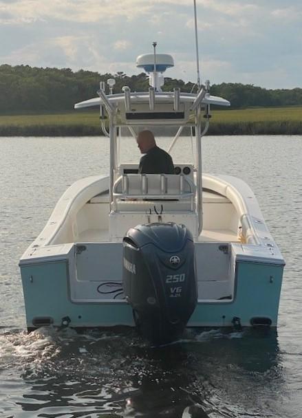 Slide: The Image of 2005 Regulator 23 Center Console boat with Yamaha 250 V6 engine on water. - 17