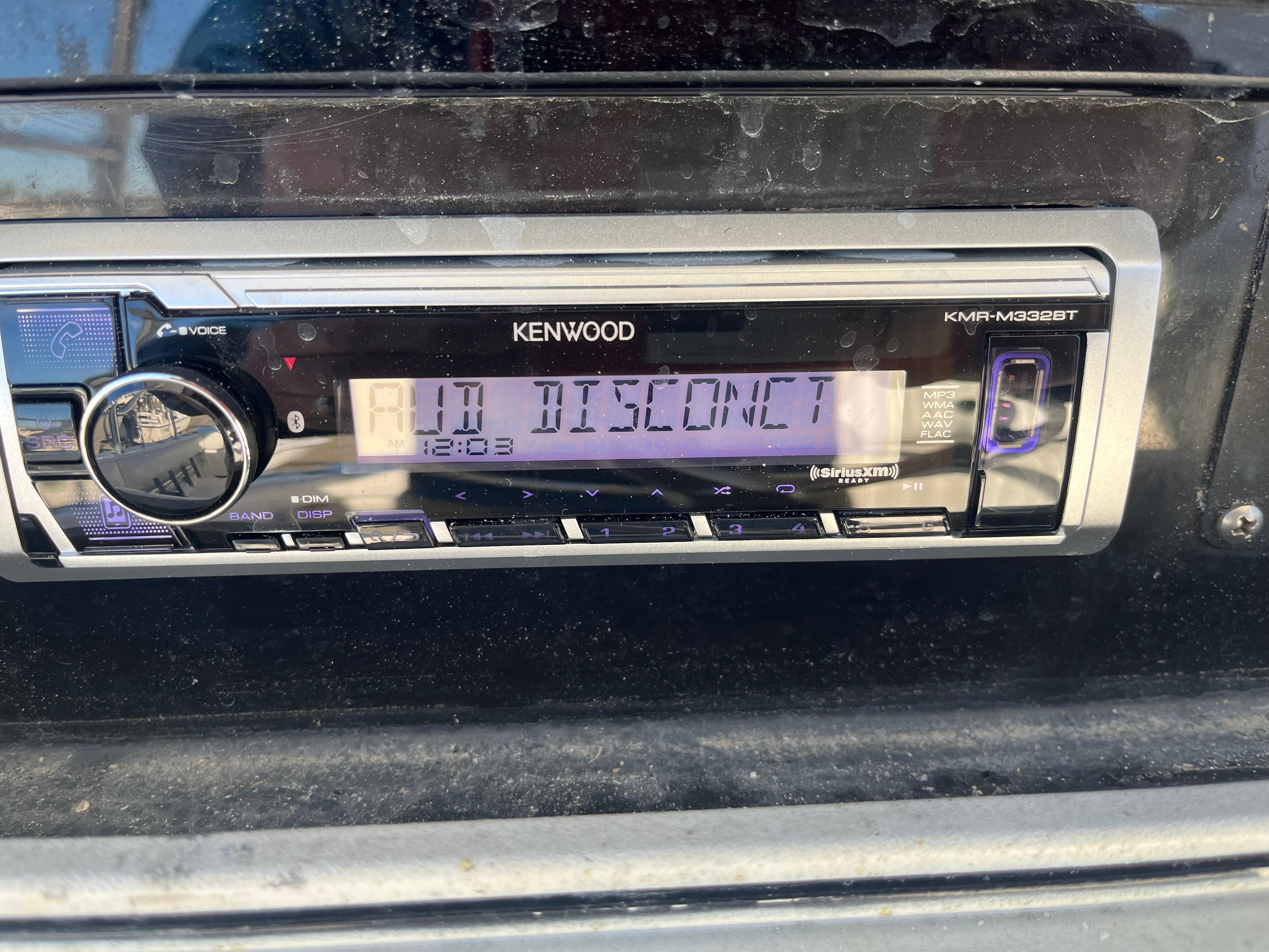 Slide: The Image of Kenwood stereo system displaying "AUX DISCONNECT" in a 2000 Regulator 32 Center Console boat. - 13