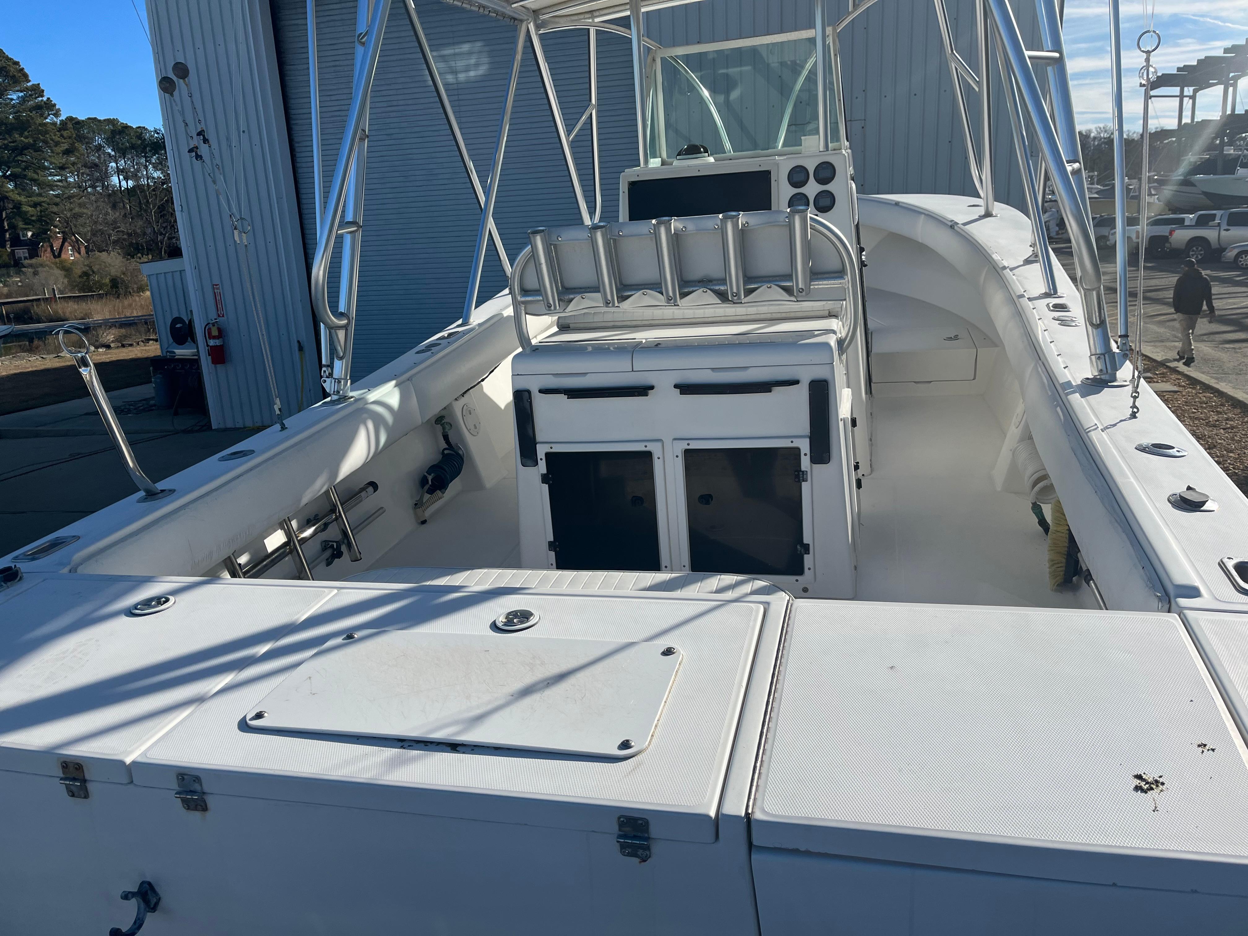 Slide: The Image of 2000 Regulator 32 Center Console boat with spacious deck and seating area. - 6