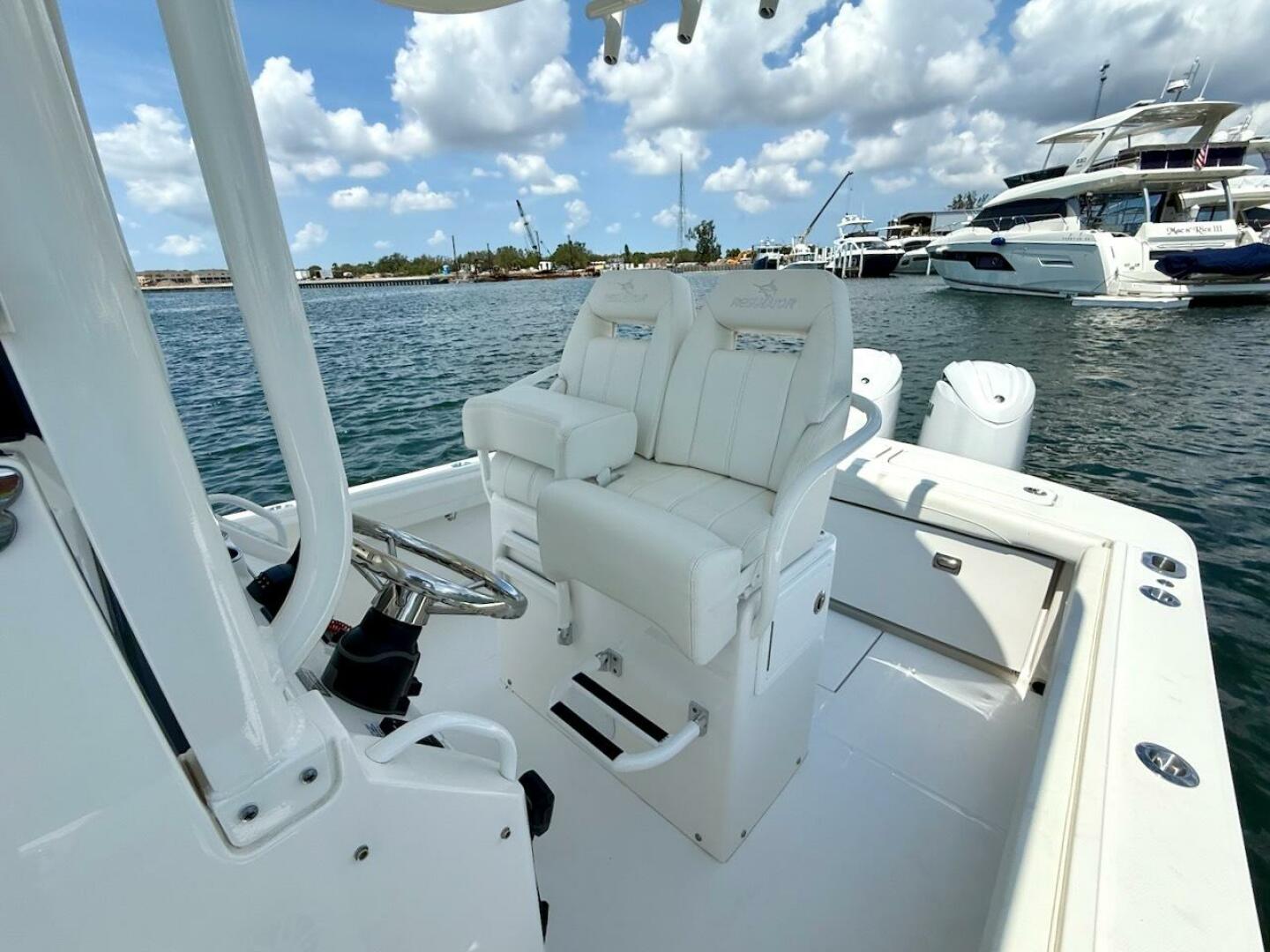 Slide: The Image of 2024 Regulator 23 Helm Seating - 5348534