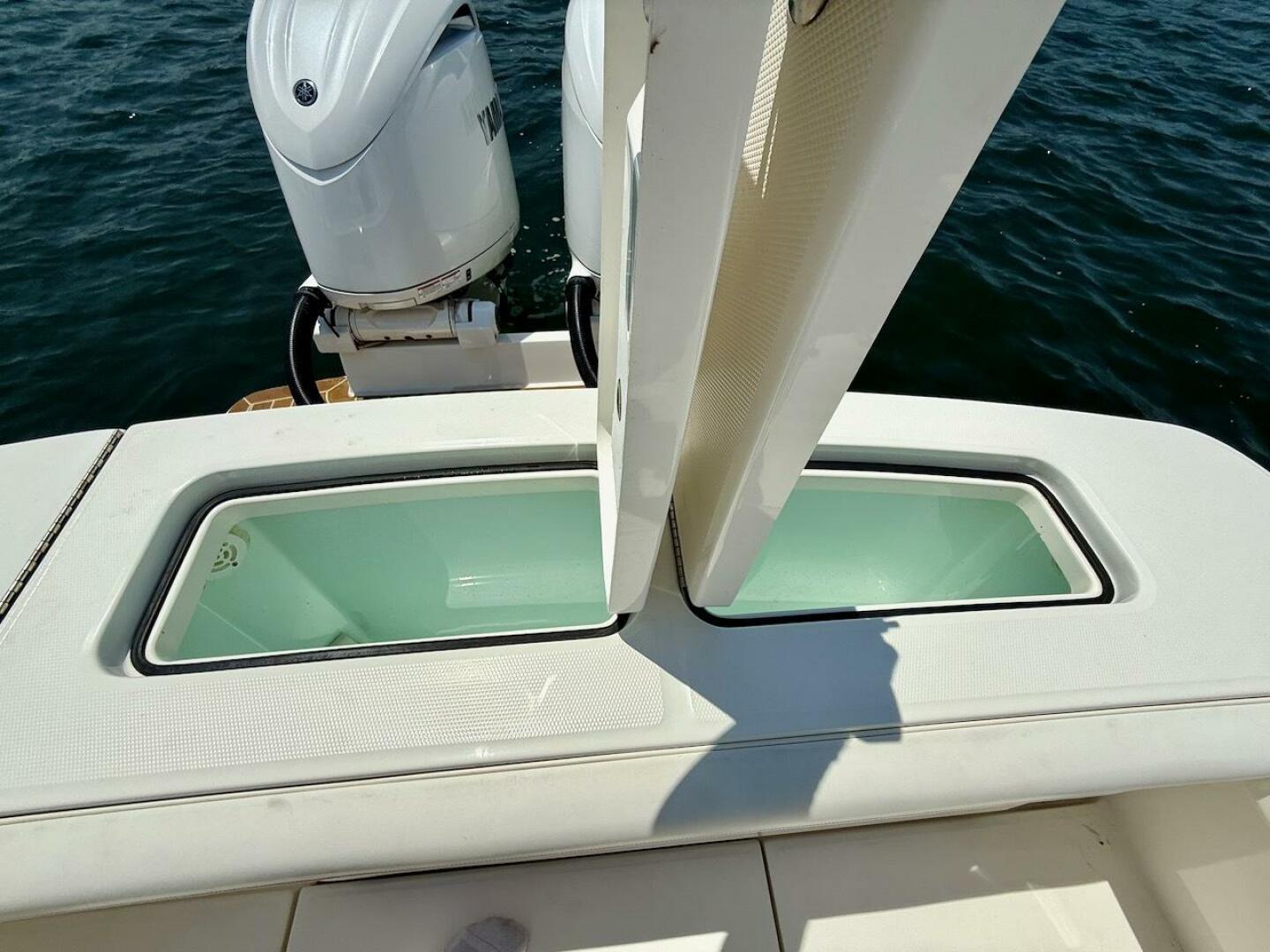 Slide: The Image of 2024 Regulator 23 Live well - 5348539