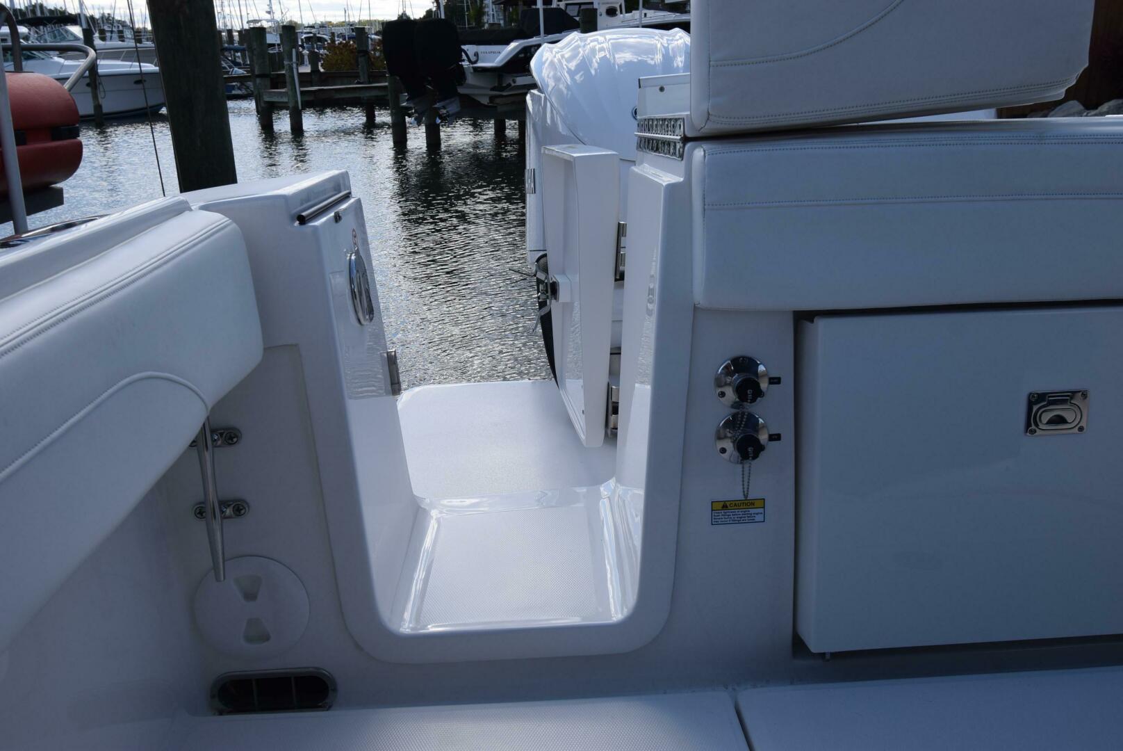 Slide: The Image of Regulator Marine 25 FS 2022 - 5262956