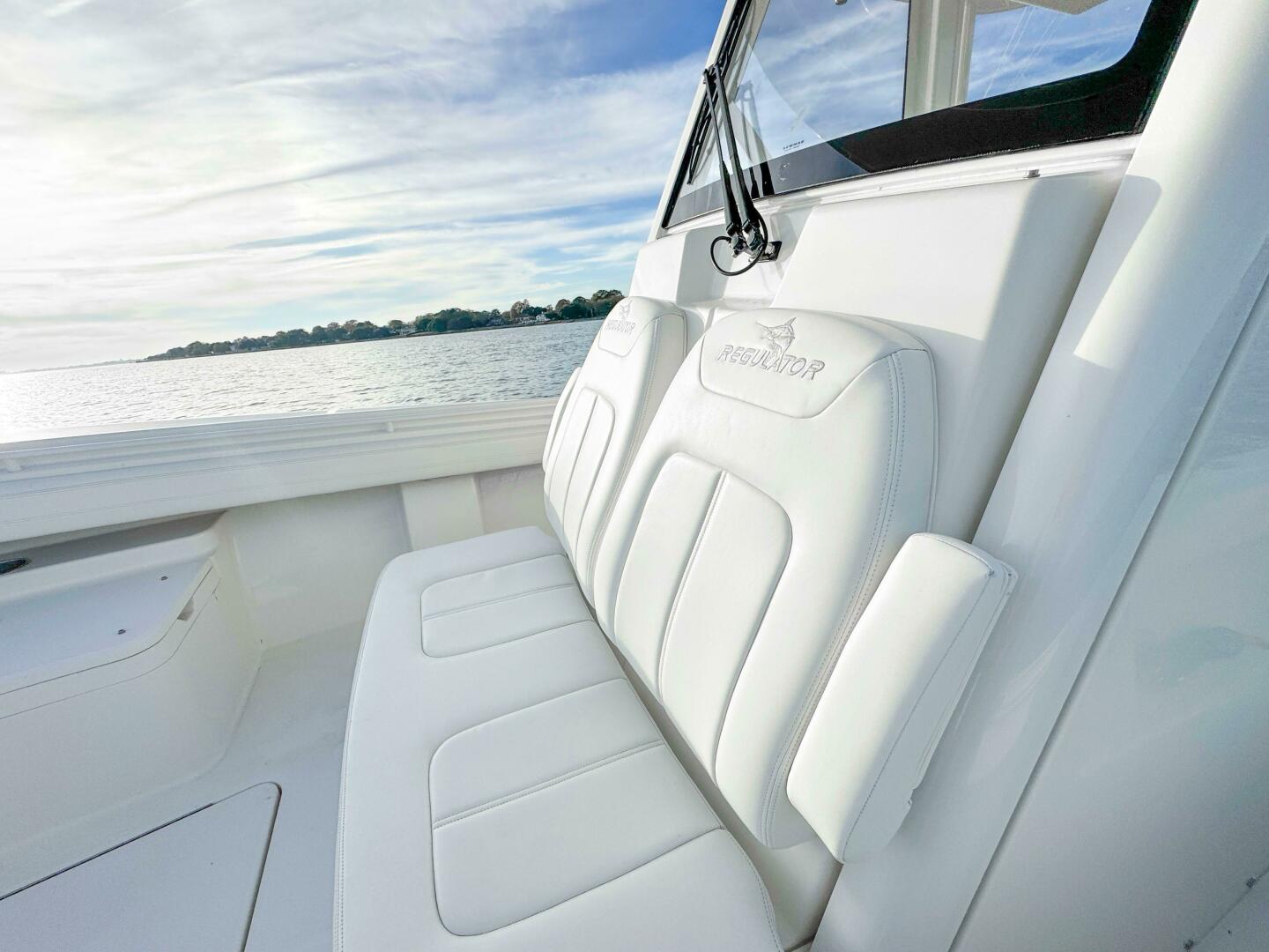 Slide: The Image of Regulator Marine 28 FS 2022 - 4826319