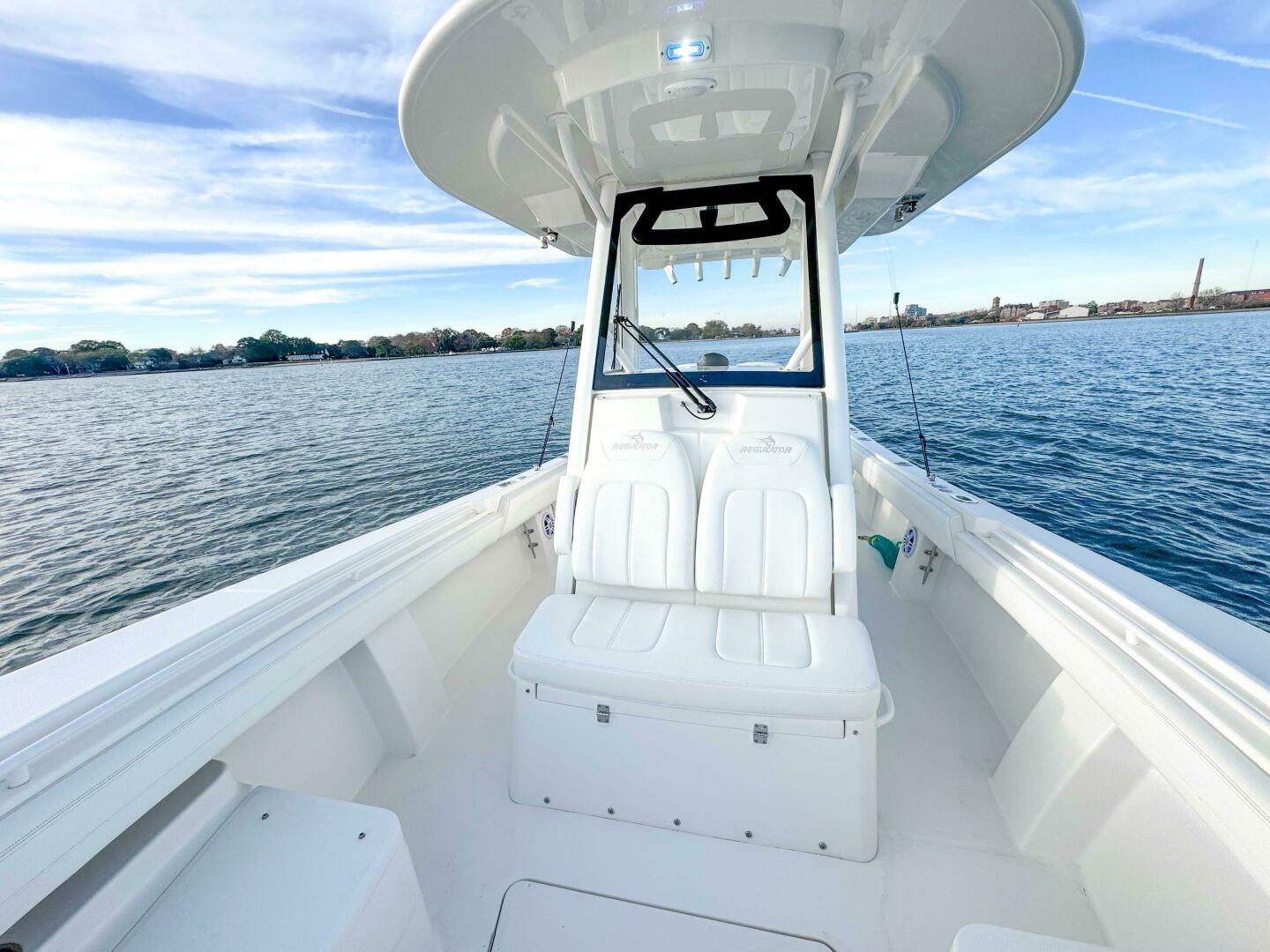 Slide: The Image of Regulator Marine 28 FS 2022 - 4826339