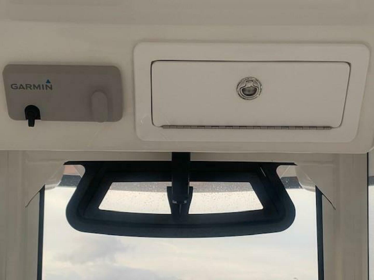 Slide: The Image of Regulator Marine 28FS 2024 - 5015347