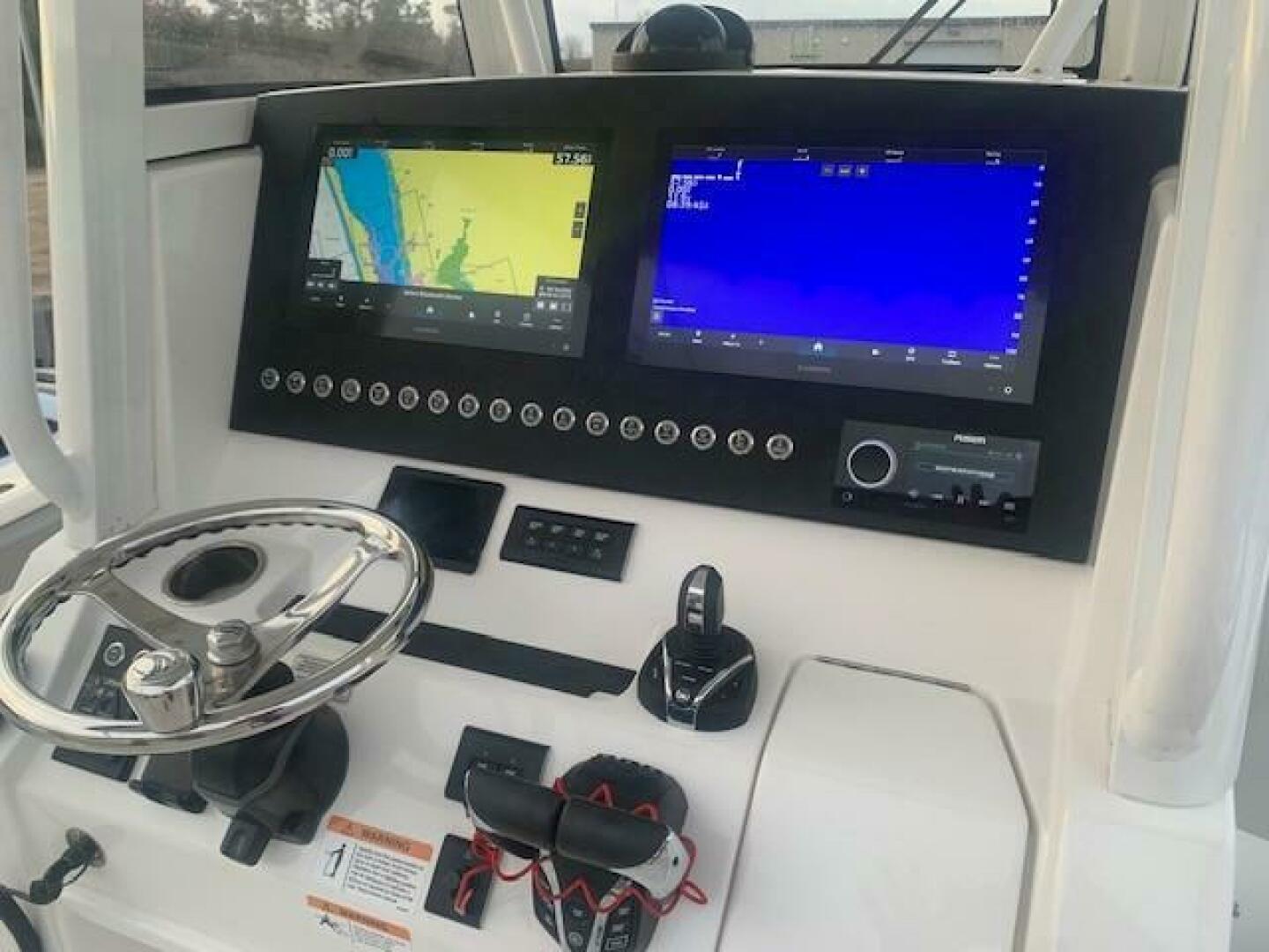 Slide: The Image of Regulator Marine 28FS 2024 - 5015338