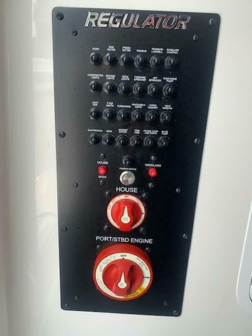 Slide: The Image of Regulator Marine 28FS 2024 - 5015381