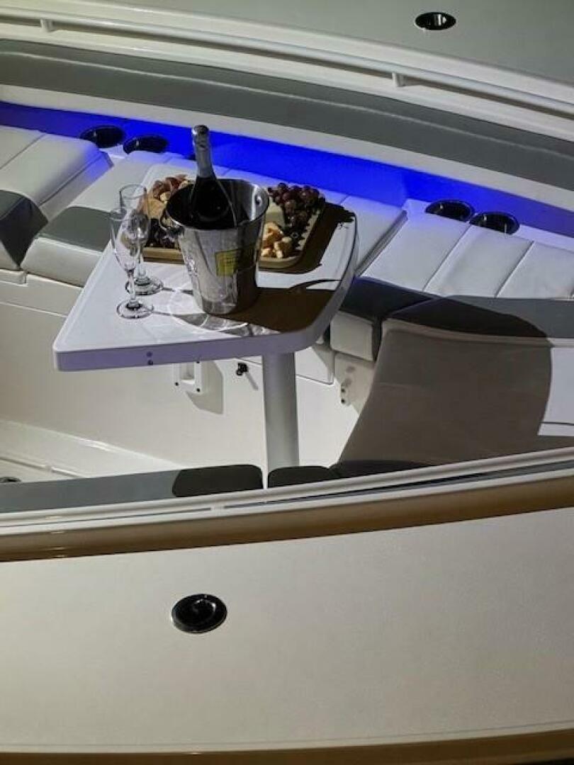 Slide: The Image of Regulator Marine 28FS 2024 - 5015357