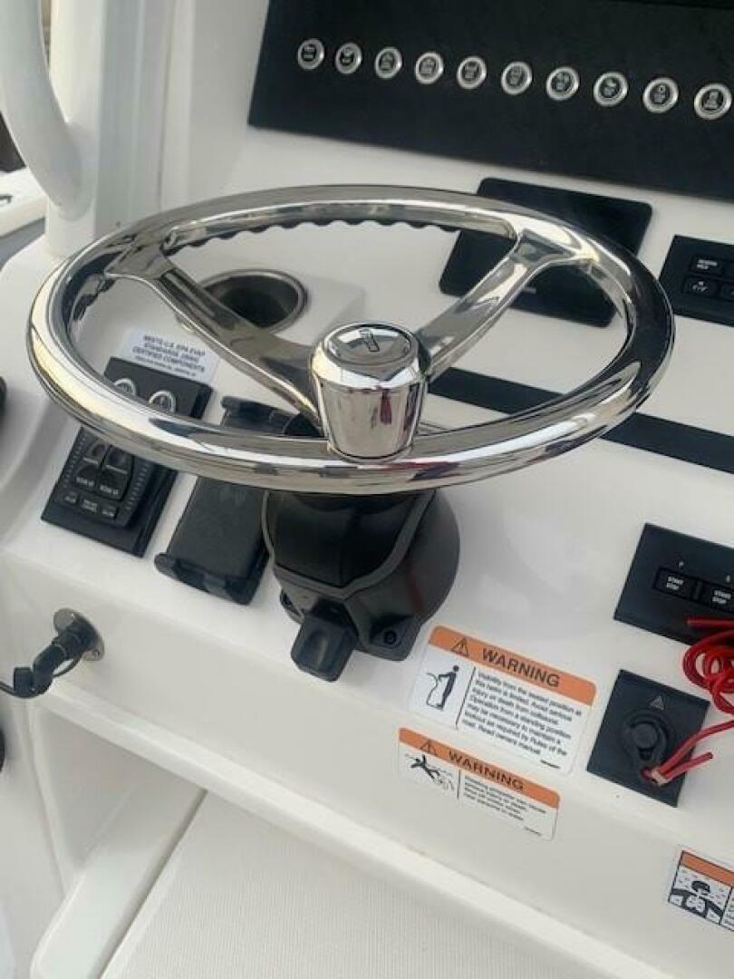 Slide: The Image of Regulator Marine 28FS 2024 - 5015343