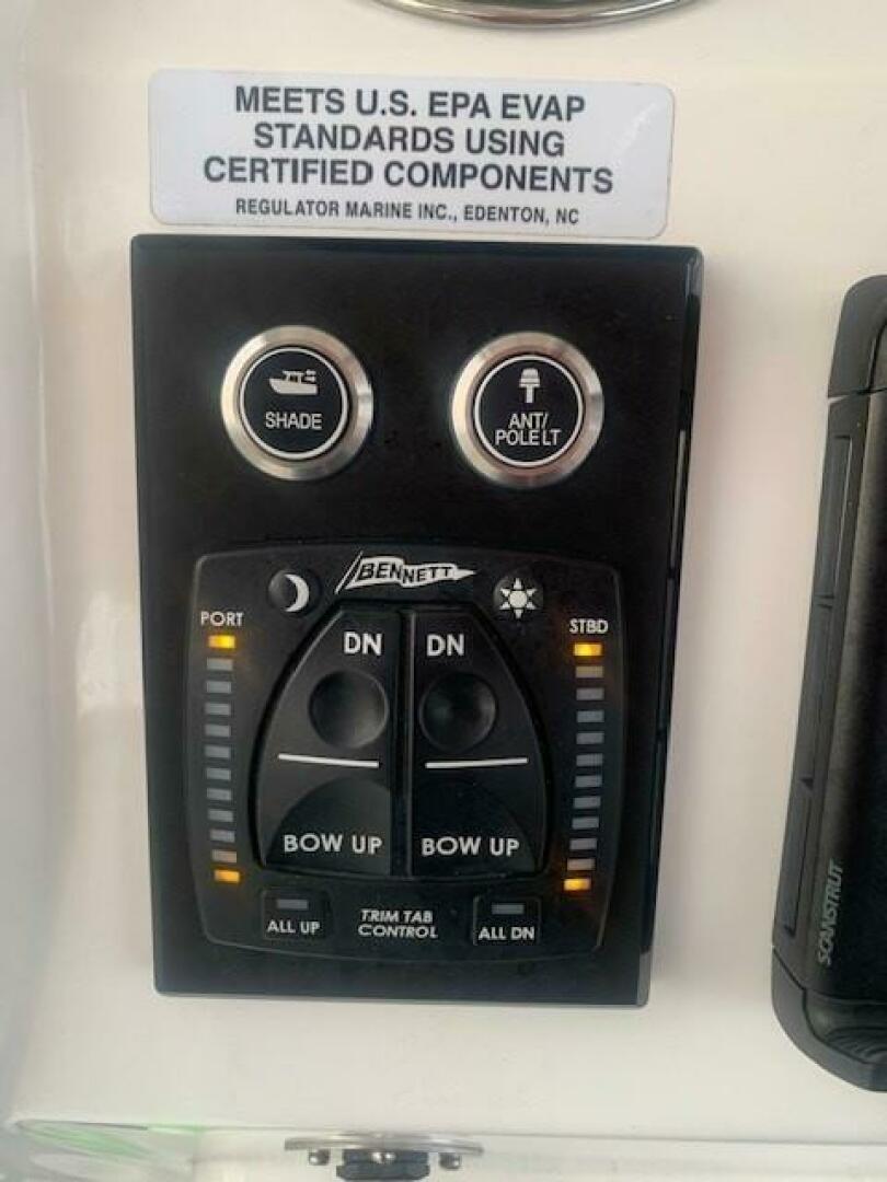 Slide: The Image of Regulator Marine 28FS 2024 - 5015345