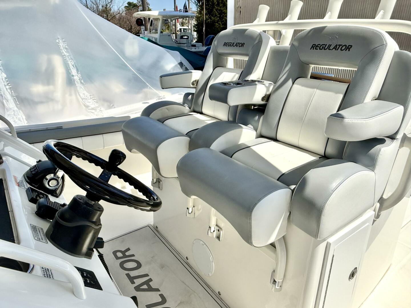 Slide: The Image of Regulator Marine 31 CC 2019 - 5267747