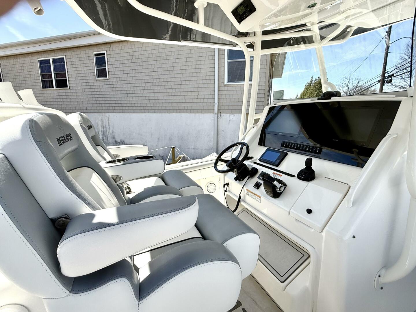 Slide: The Image of Regulator Marine 31 CC 2019 - 5267744