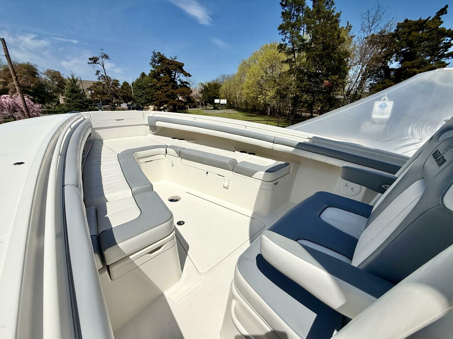 Slide: The Image of Regulator Marine 31 CC 2019 - 5267752