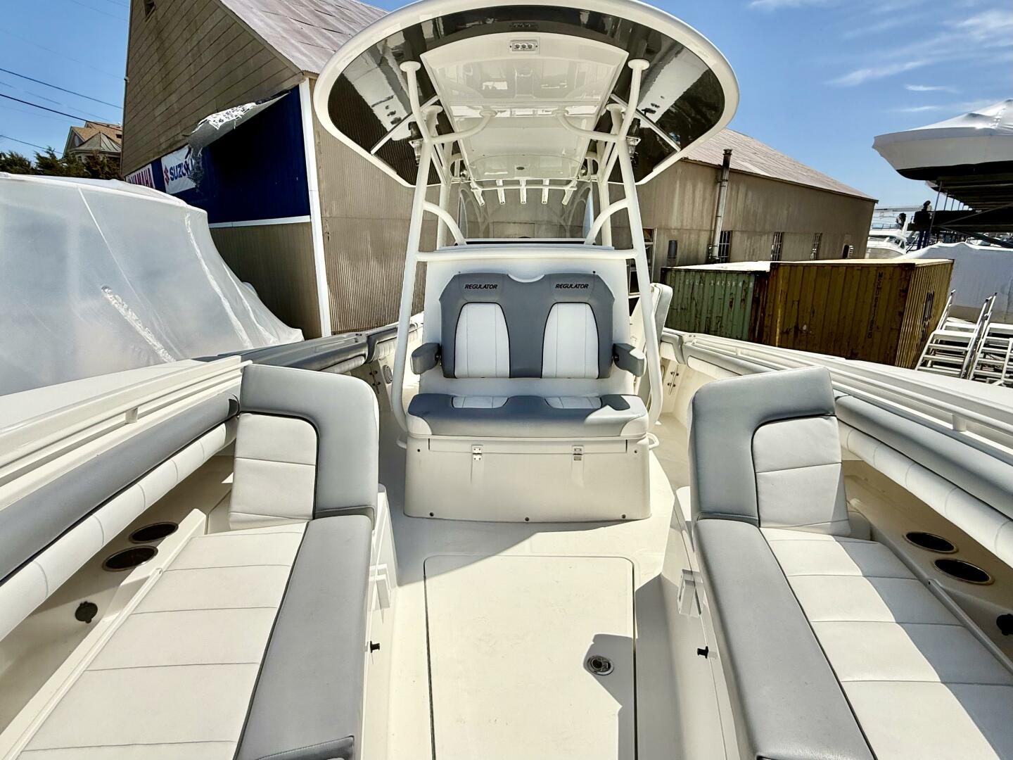 Slide: The Image of Regulator Marine 31 CC 2019 - 5267754