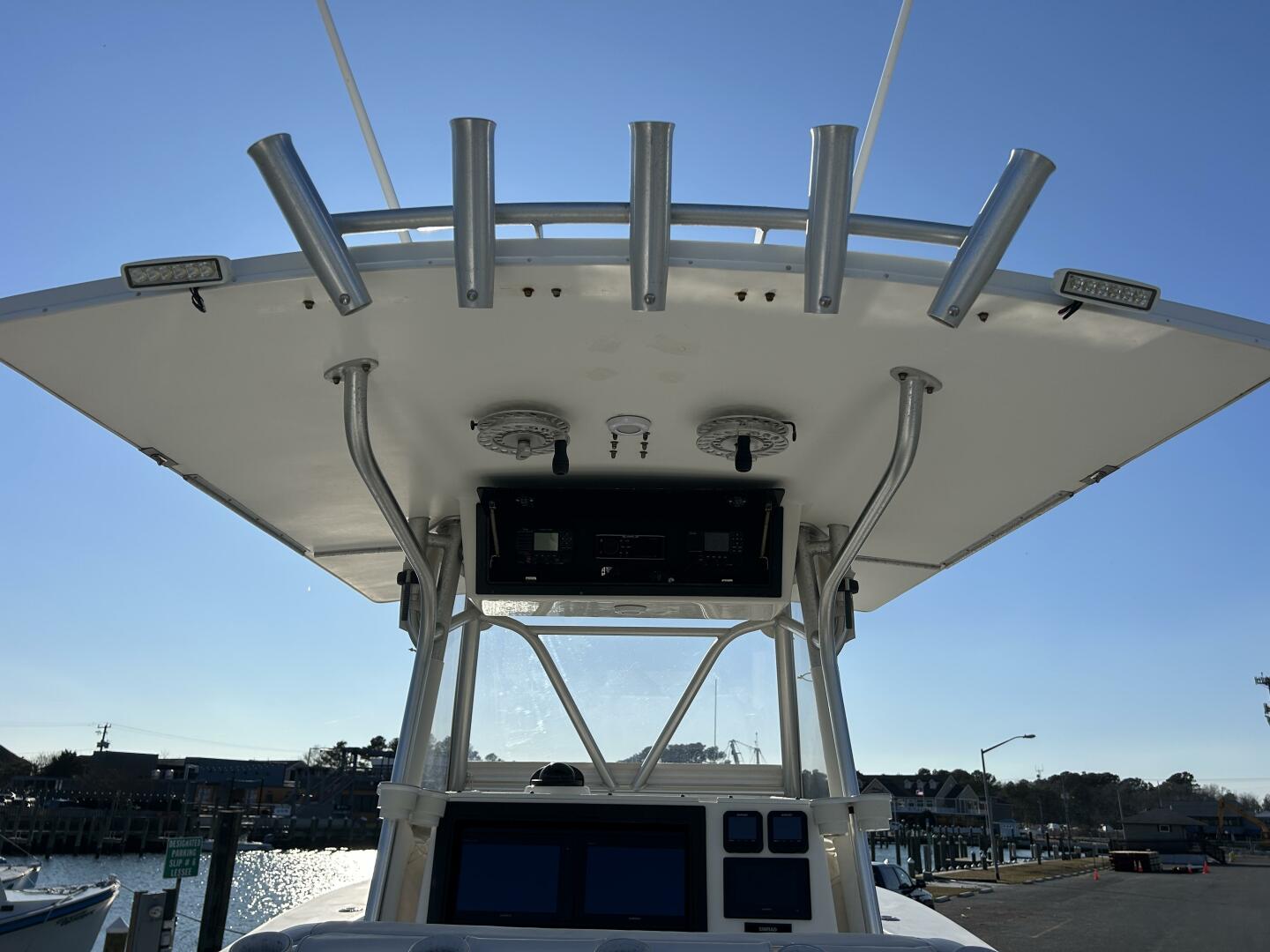 Slide: The Image of Regulator Marine 32 2000 - 16
