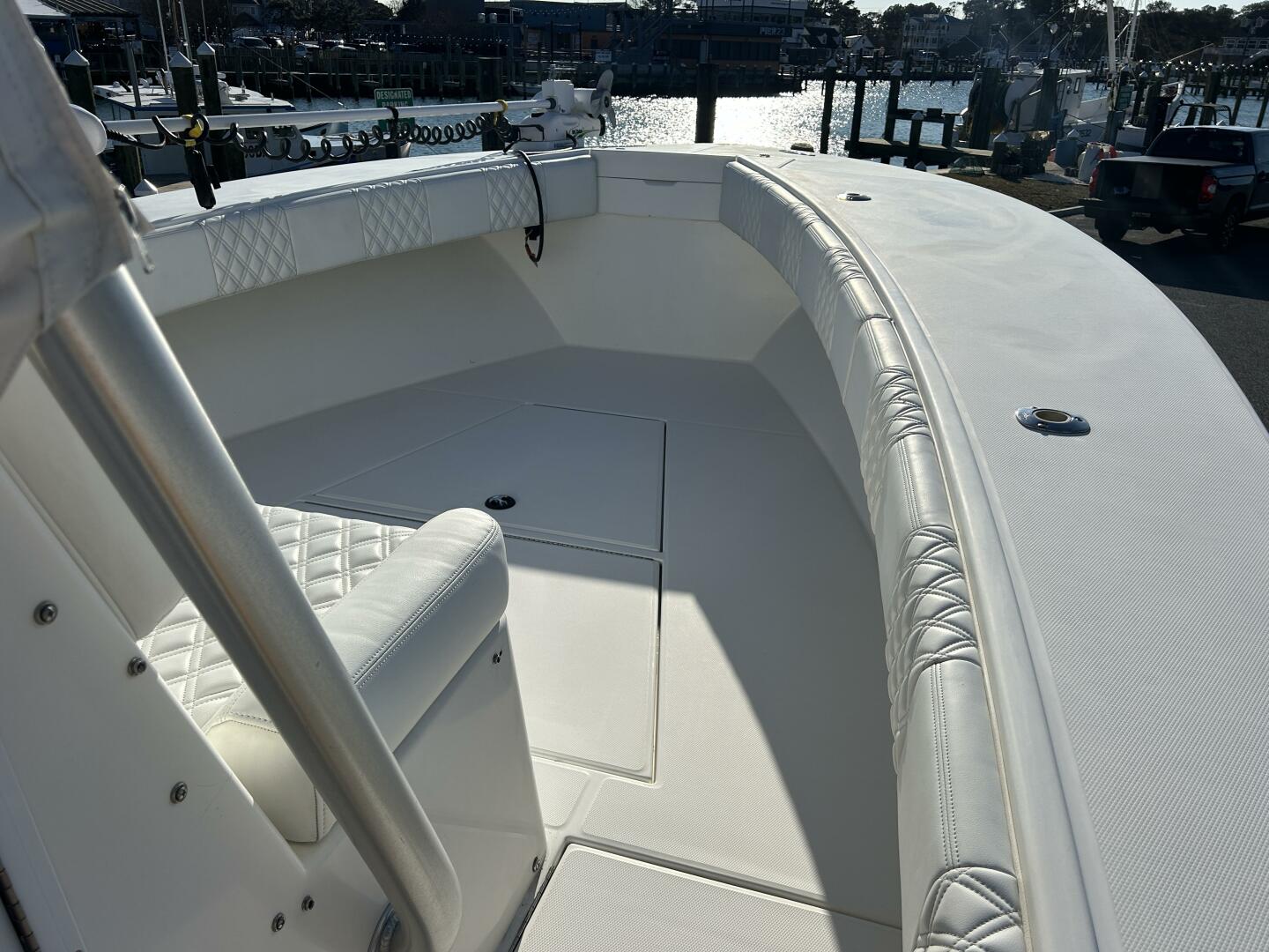 Slide: The Image of Regulator Marine 32 2000 - 17