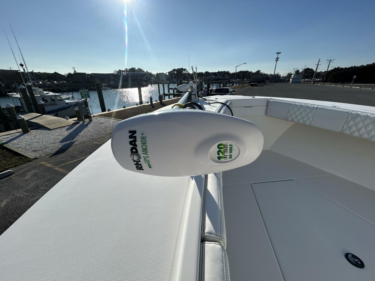 Slide: The Image of Regulator Marine 32 2000 - 23