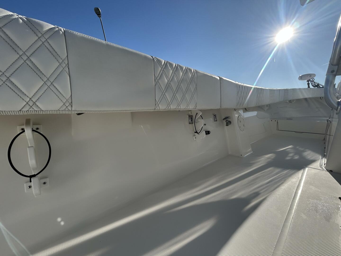 Slide: The Image of Regulator Marine 32 2000 - 27