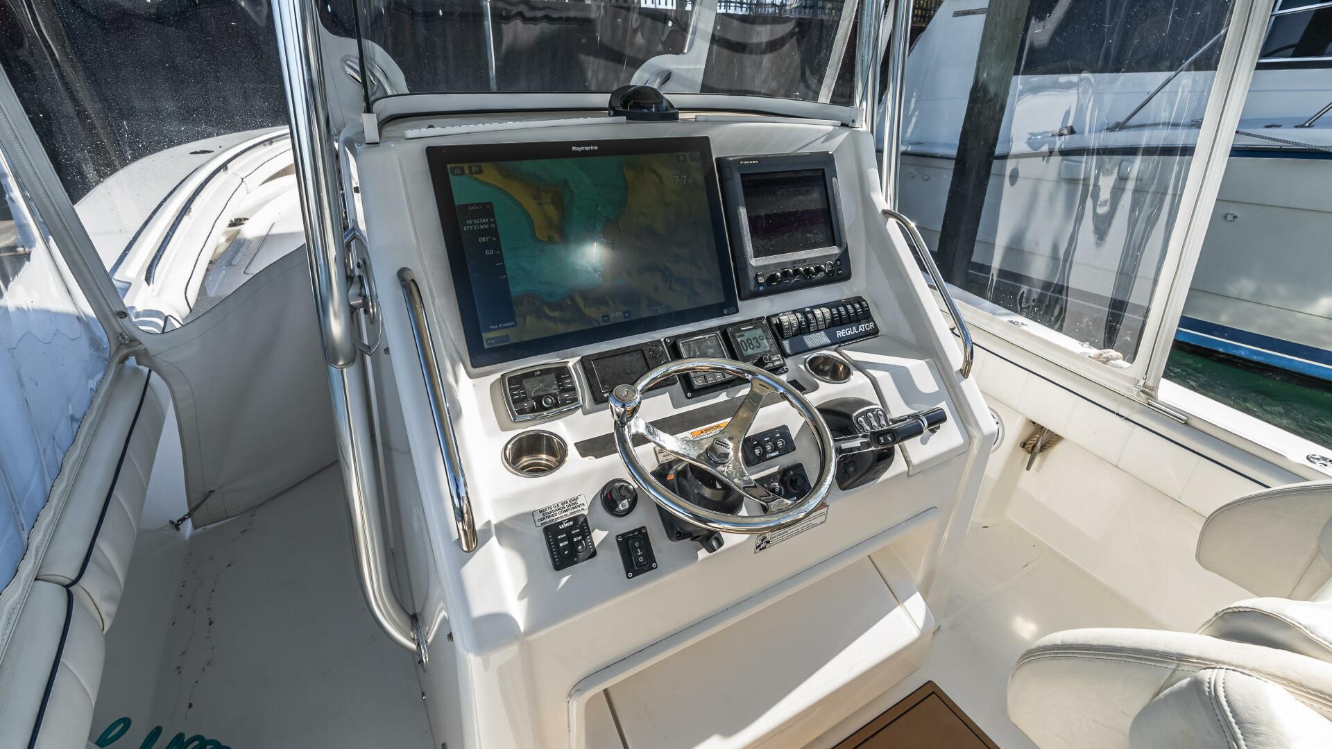 Slide: The Image of Regulator Marine 34 CC 2016 - 4818543