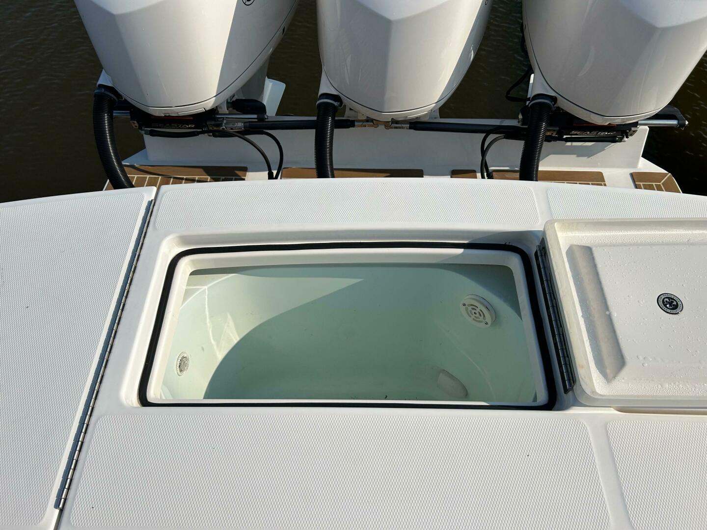 Slide: The Image of Regulator Marine 34SS 2016 - 4467328