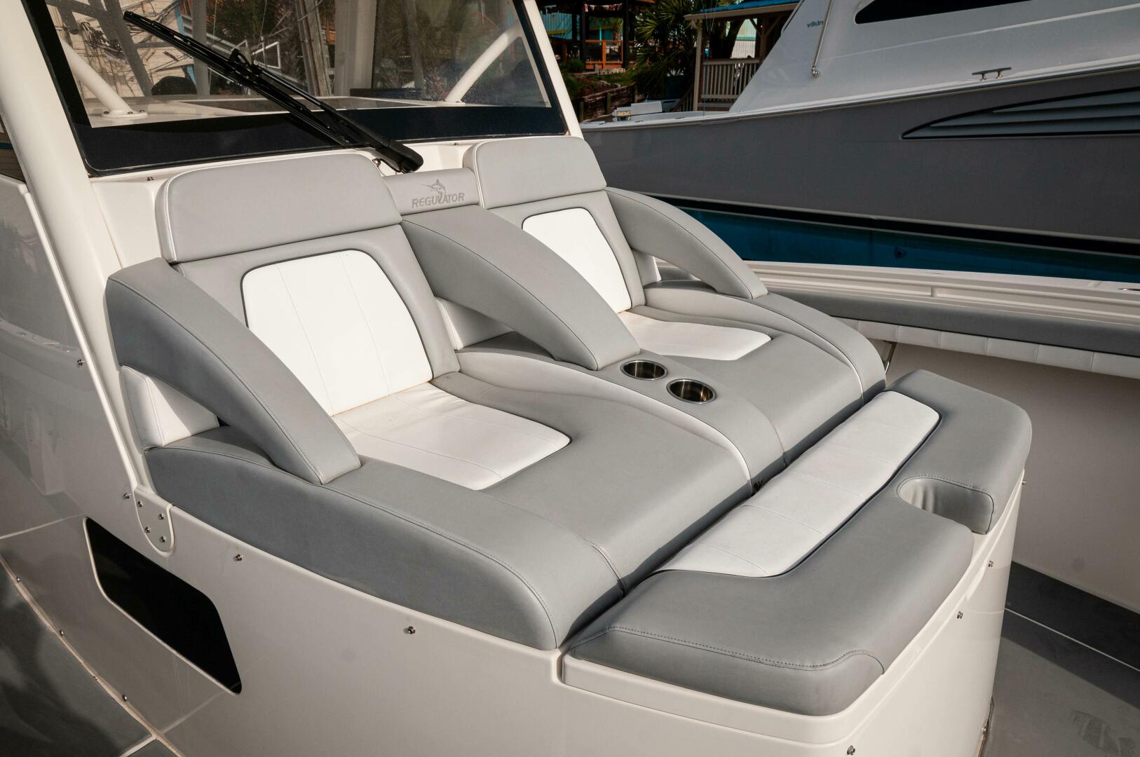 Slide: The Image of 2019 Regulator 41 CC- STEEL HOOK'N-Bow 2 - 5185657