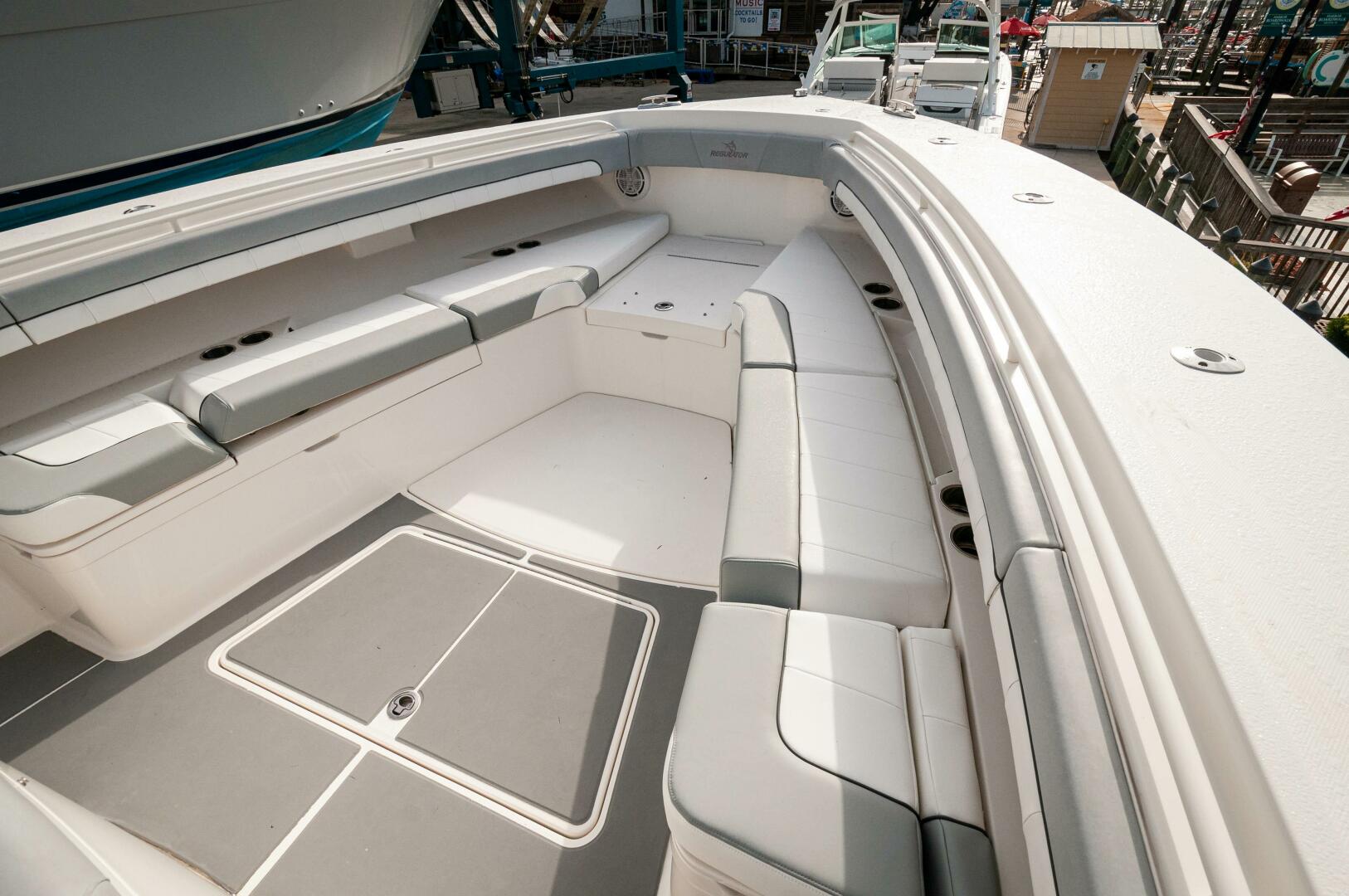 Slide: The Image of 2019 Regulator 41 CC- STEEL HOOK'N-Bow - 5185656