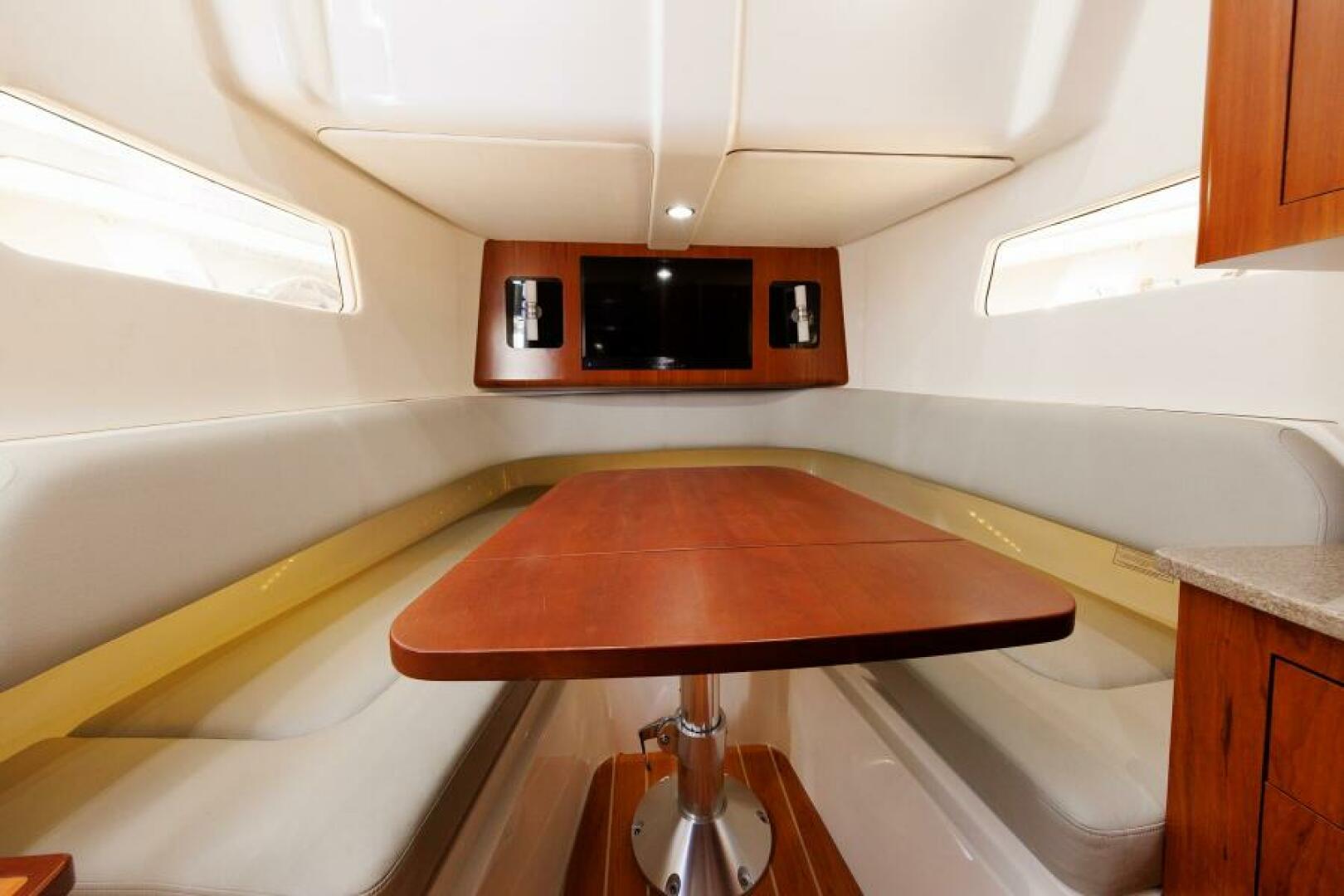 Slide: The Image of Forward V BErth & Table - 5126952