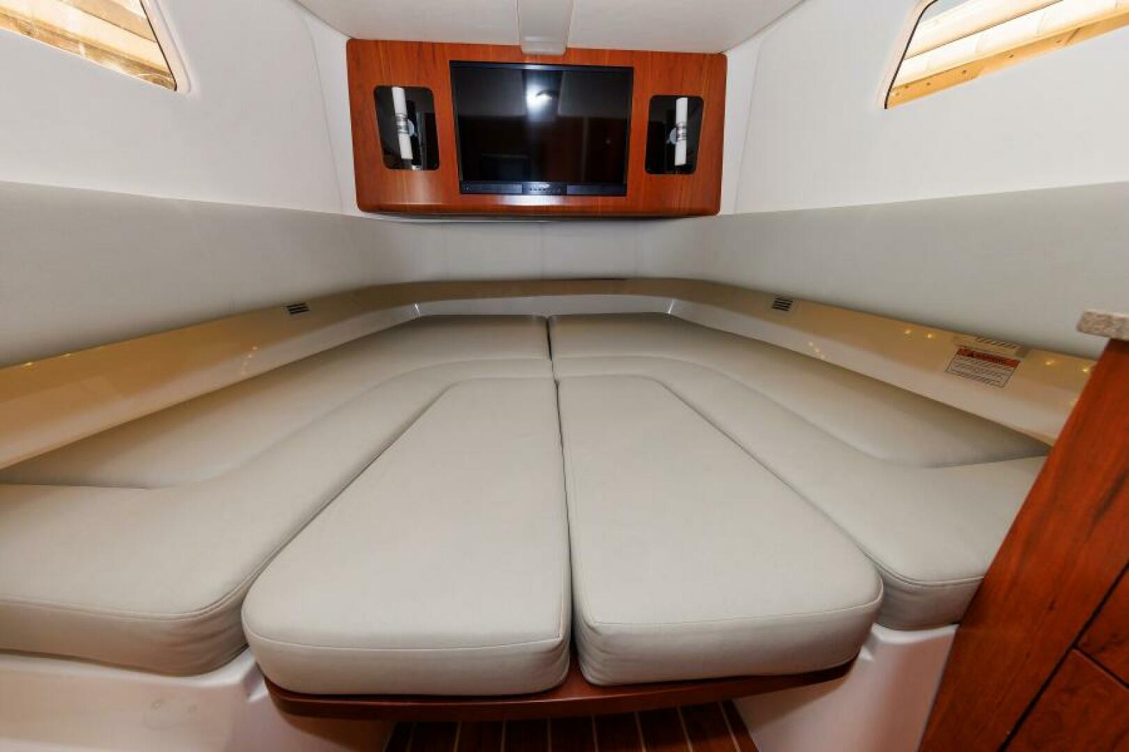 Slide: The Image of Forward Berth - 5126953