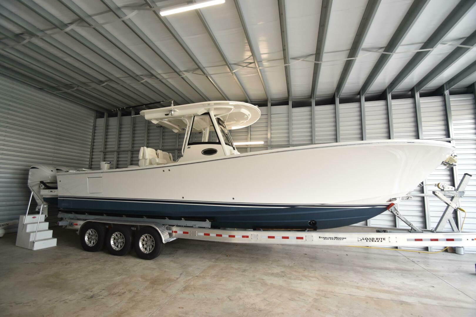 Slide: The Image of Regulator Marine Center Console 2021 - 5279250