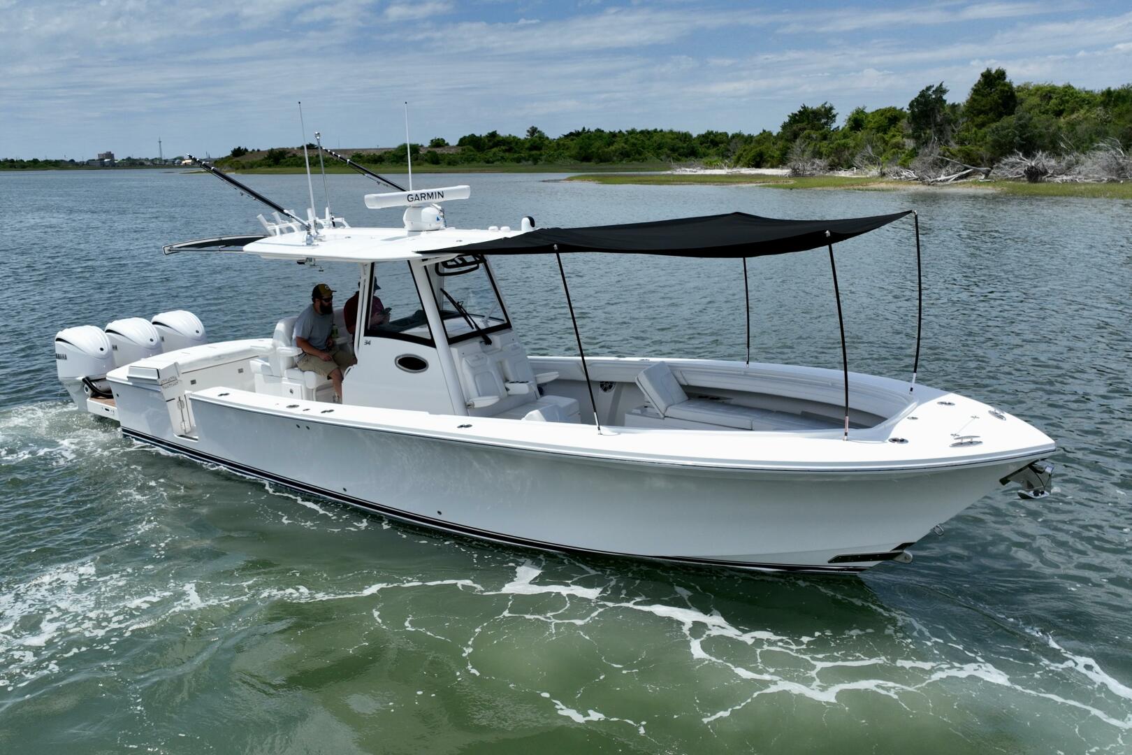 Slide: The Image of Regulator Marine Center Console 2021 - 5285681