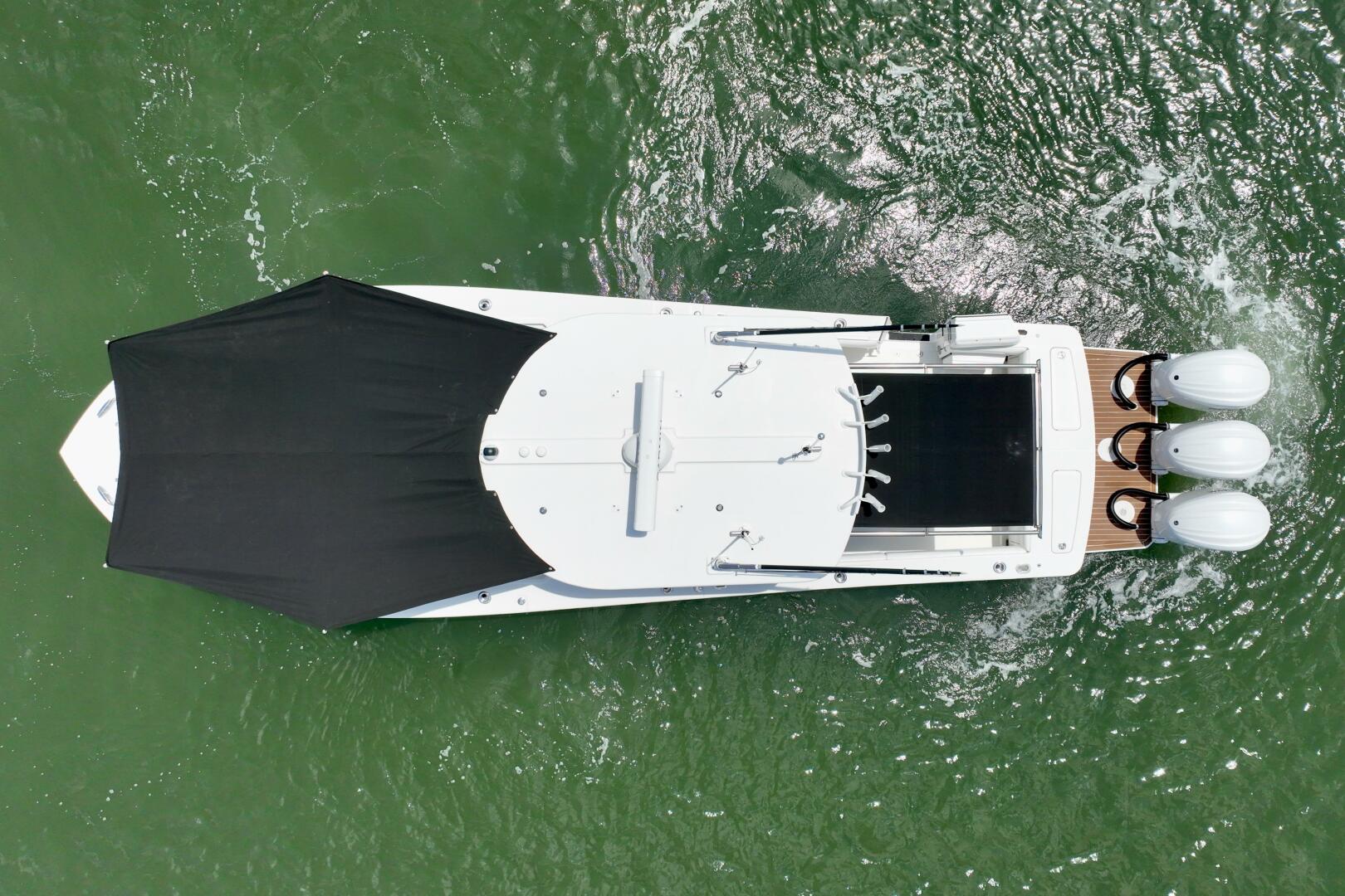 Slide: The Image of Regulator Marine Center Console 2021 - 5285684