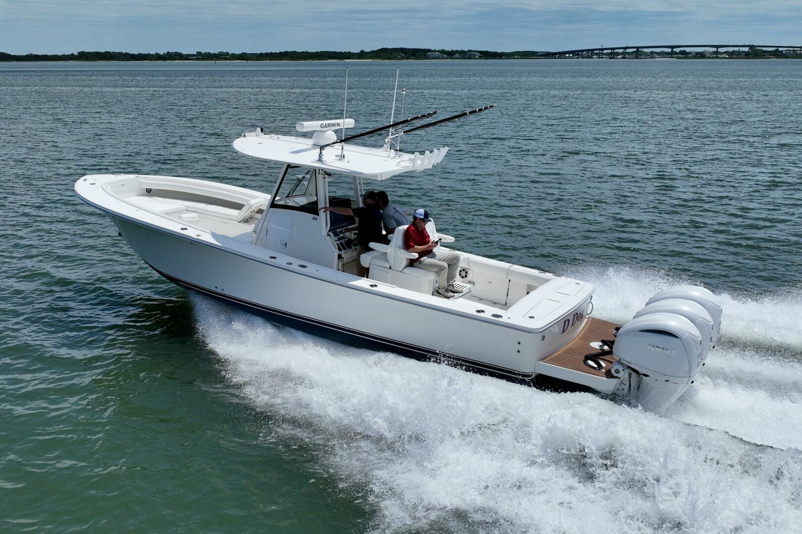 Slide: The Image of Regulator Marine Center Console 2021 - 5285686