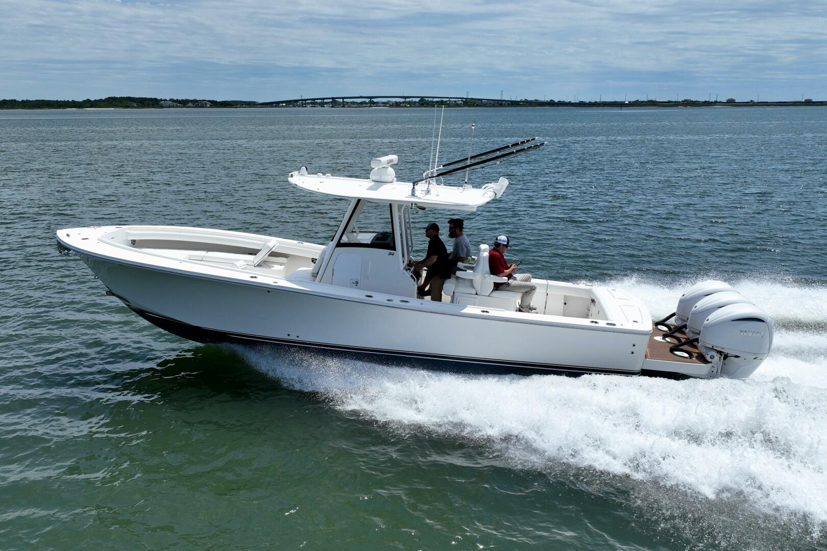 Slide: The Image of Regulator Marine Center Console 2021 - 5285687