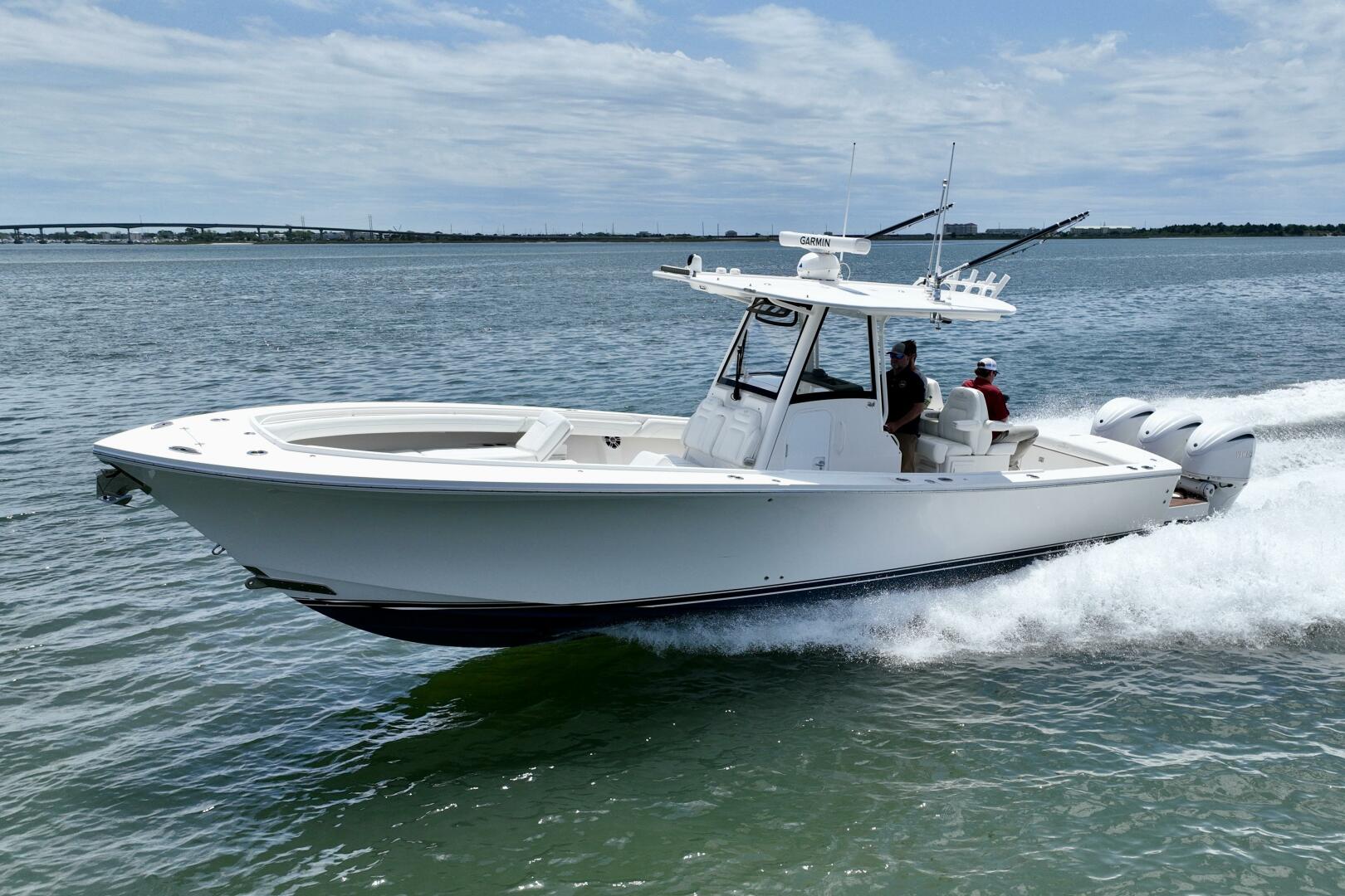 Slide: The Image of Regulator Marine Center Console 2021 - 5285688