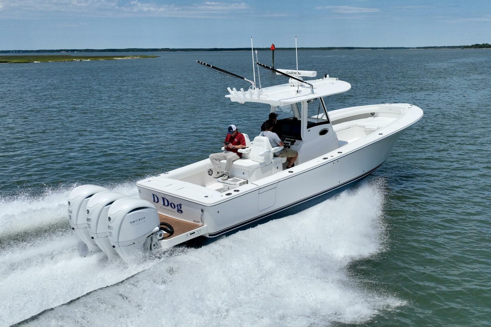 Slide: The Image of Regulator Marine Center Console 2021 - 5285690