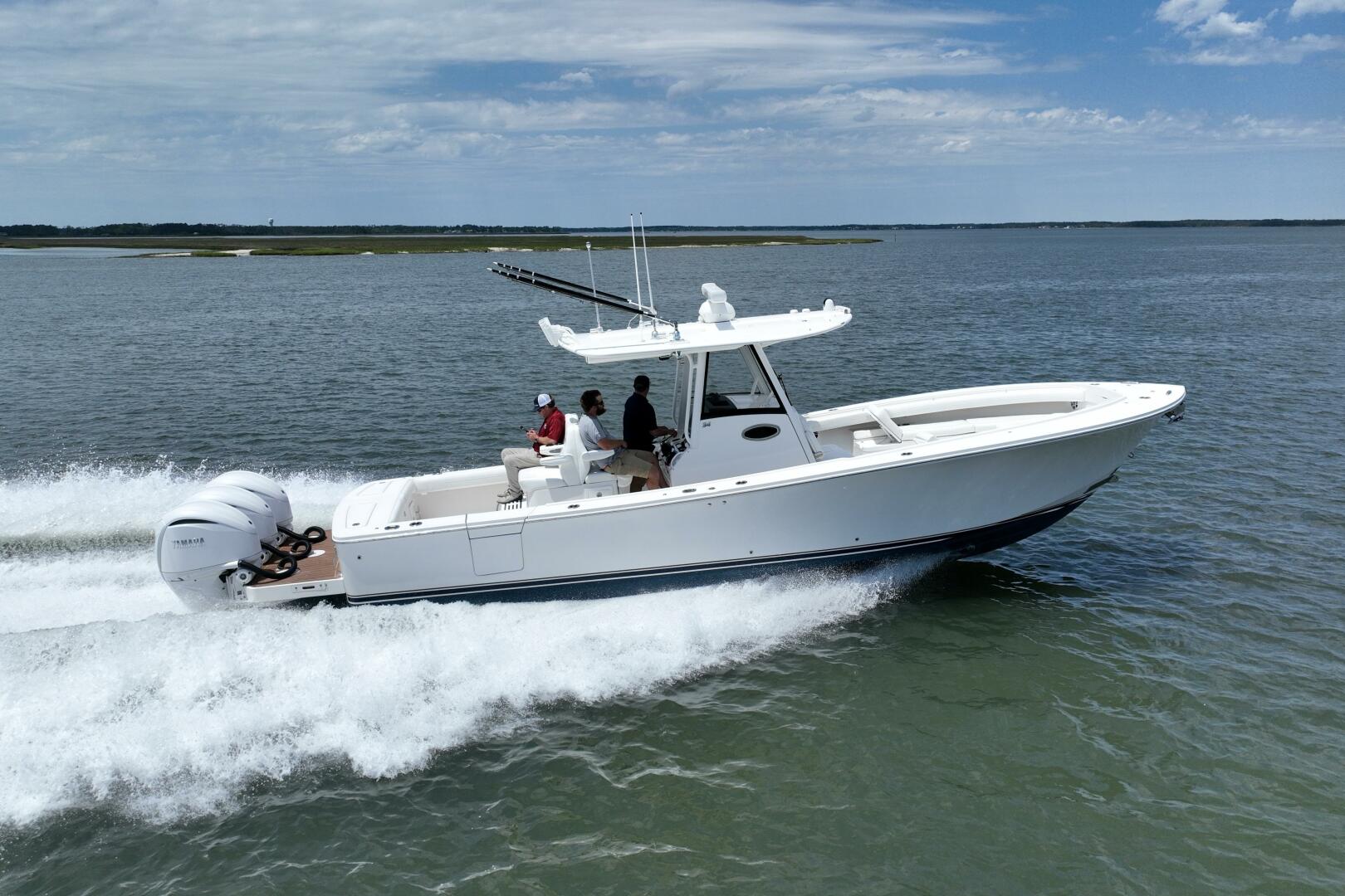 Slide: The Image of Regulator Marine Center Console 2021 - 5285691