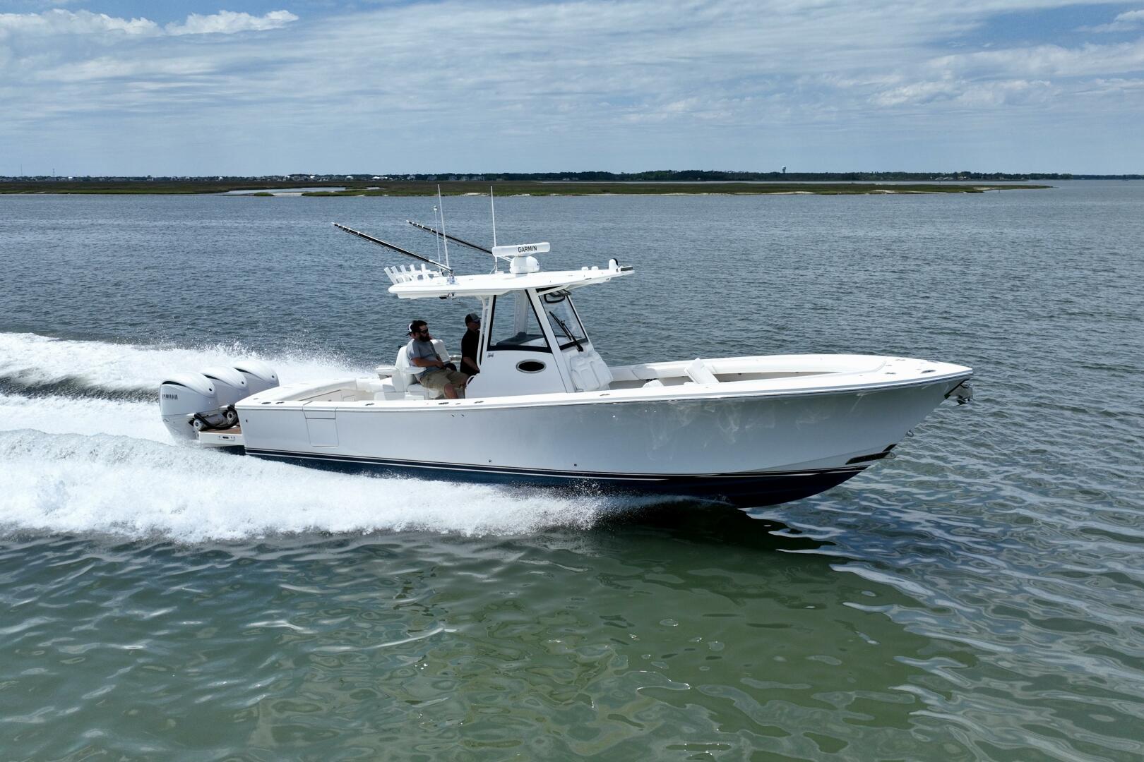 Slide: The Image of Regulator Marine Center Console 2021 - 5285692