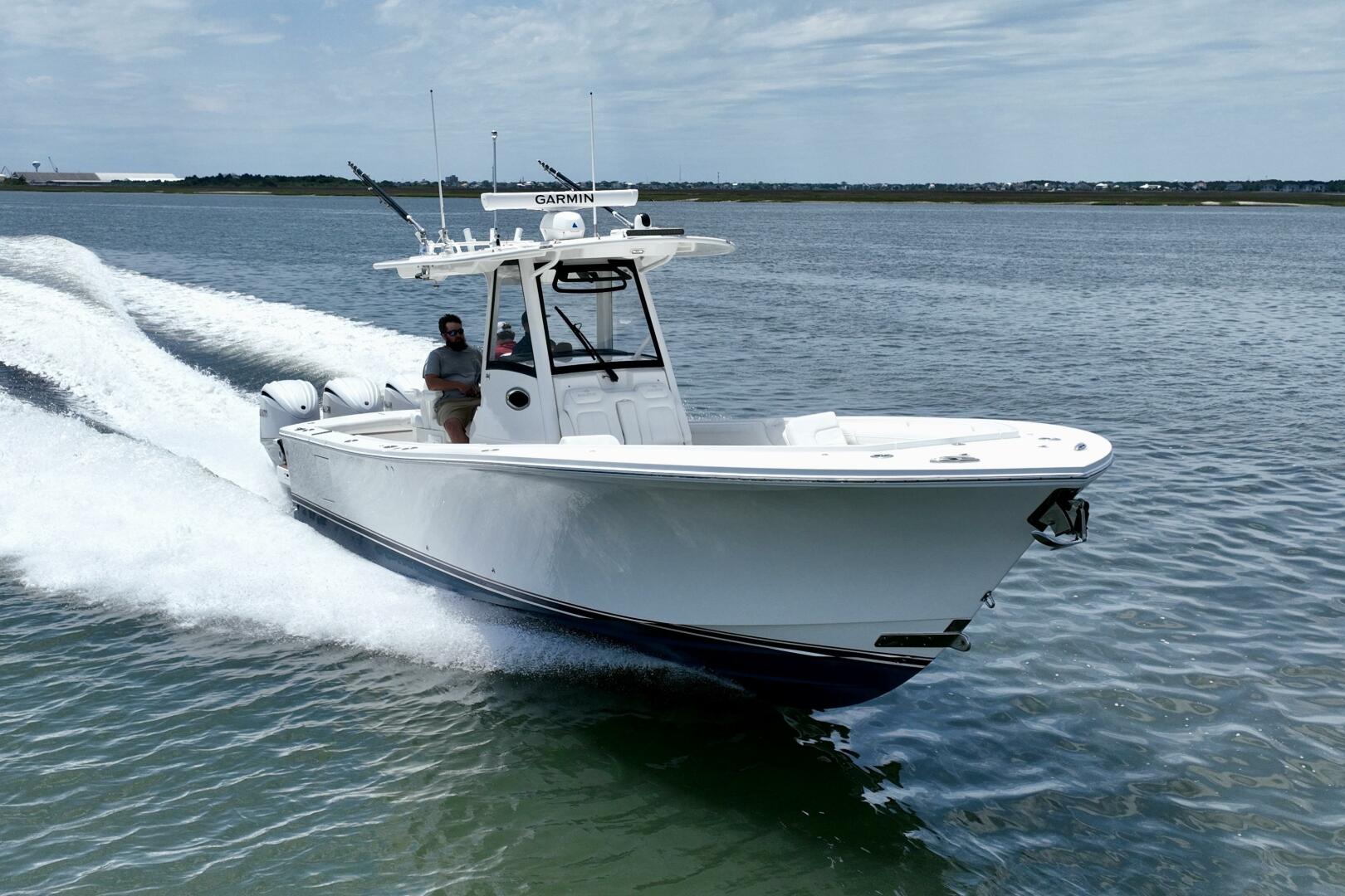 Slide: The Image of Regulator Marine Center Console 2021 - 5285693