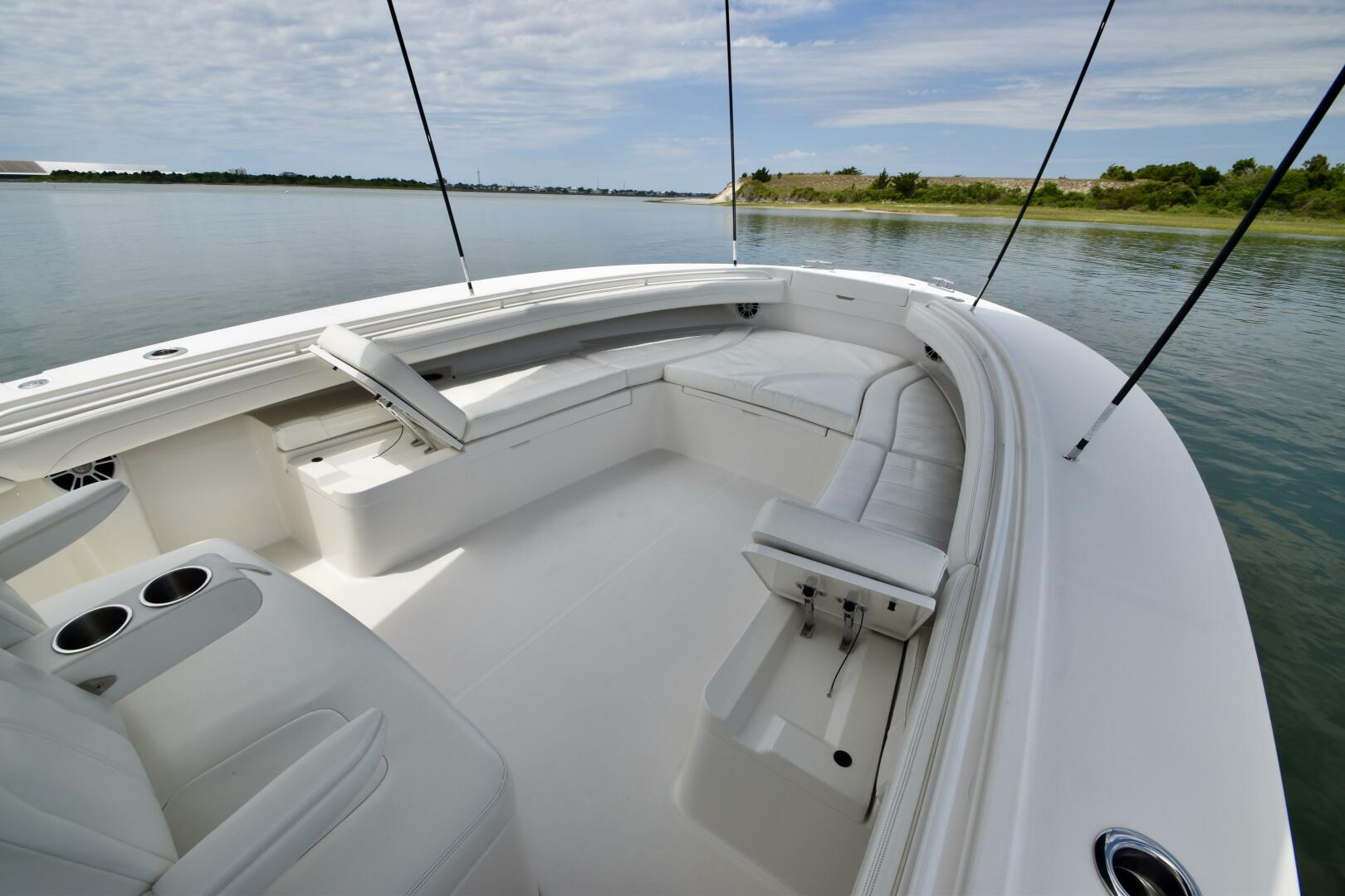 Slide: The Image of Regulator Marine Center Console 2021 - 5285694