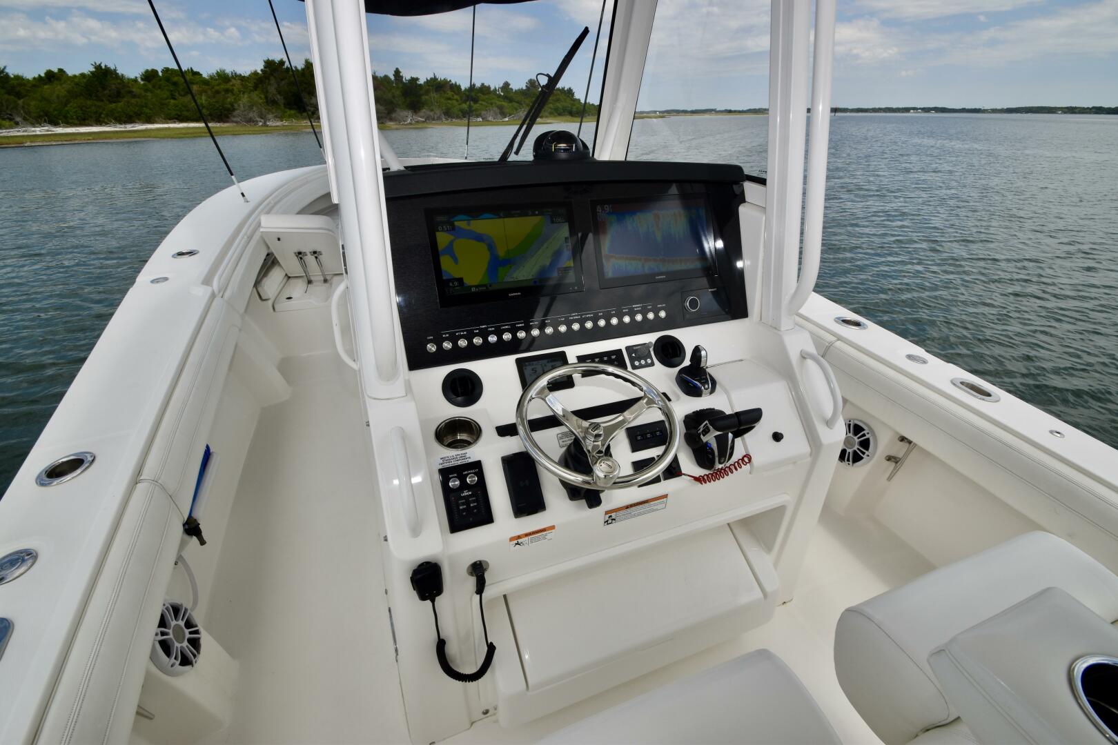 Slide: The Image of Regulator Marine Center Console 2021 - 5285703