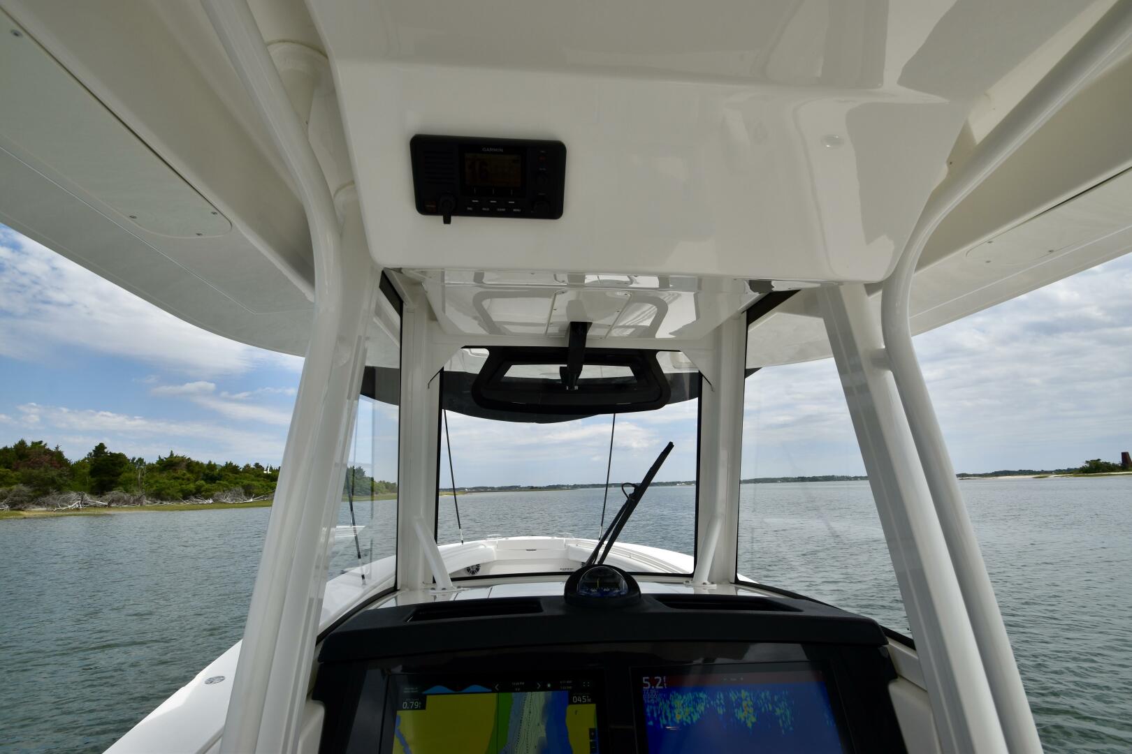 Slide: The Image of Regulator Marine Center Console 2021 - 5285705