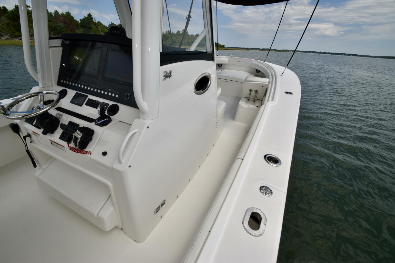 Slide: The Image of Regulator Marine Center Console 2021 - 5285709