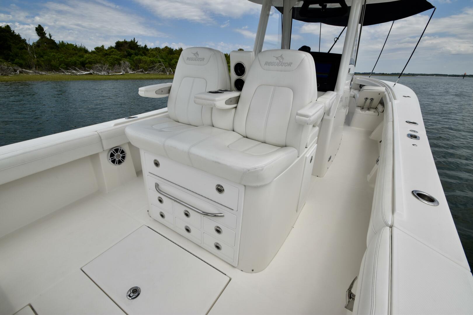 Slide: The Image of Regulator Marine Center Console 2021 - 5285711