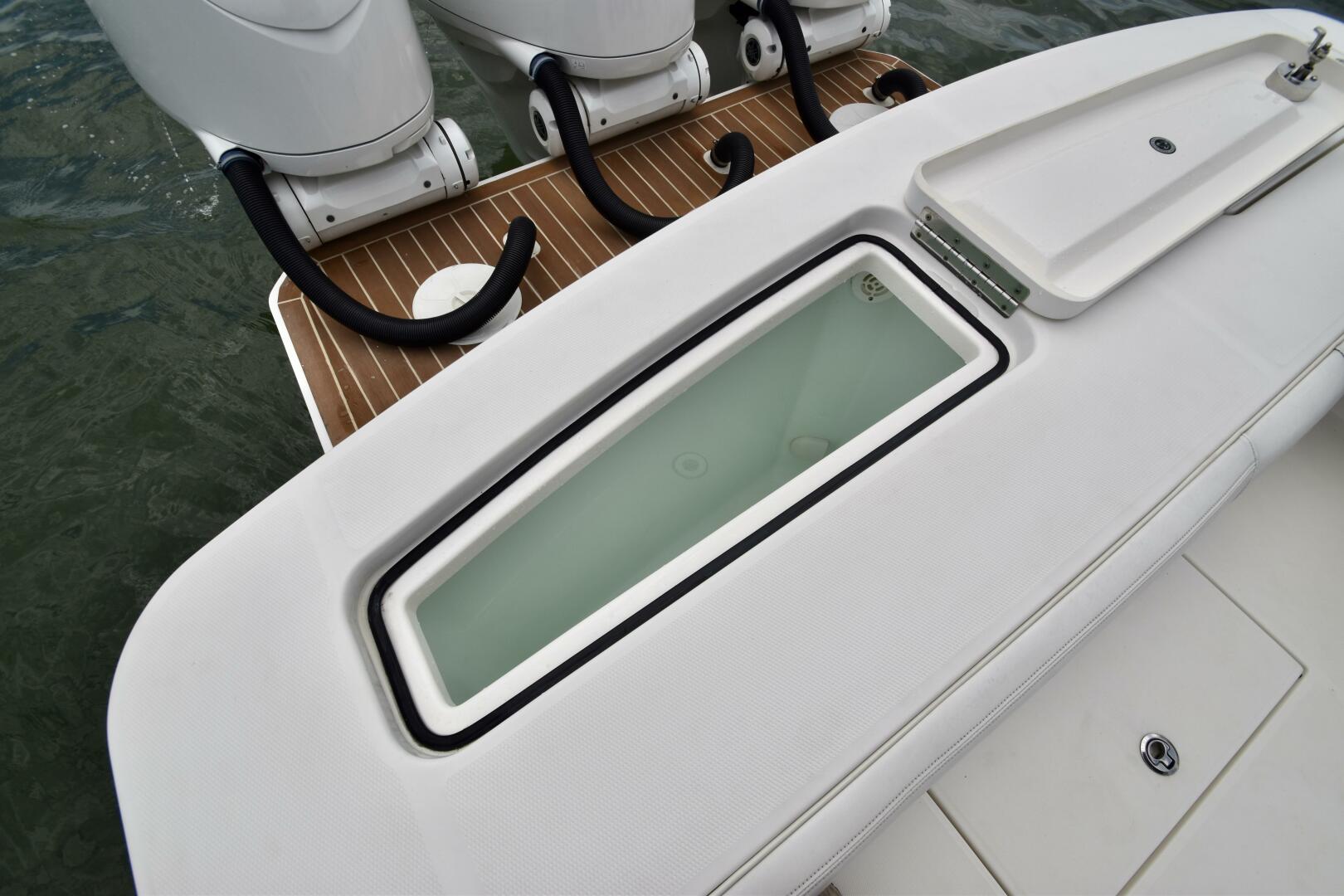 Slide: The Image of Regulator Marine Center Console 2021 - 5285716