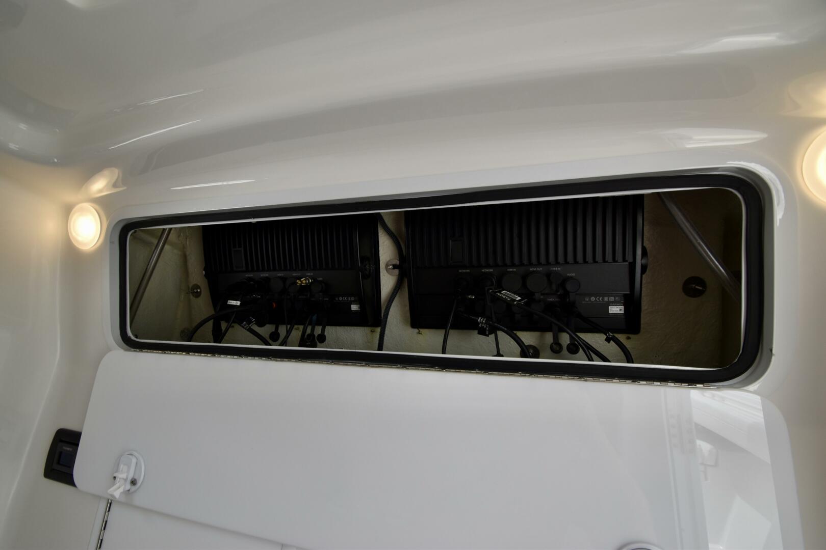 Slide: The Image of Regulator Marine Center Console 2021 - 5285727